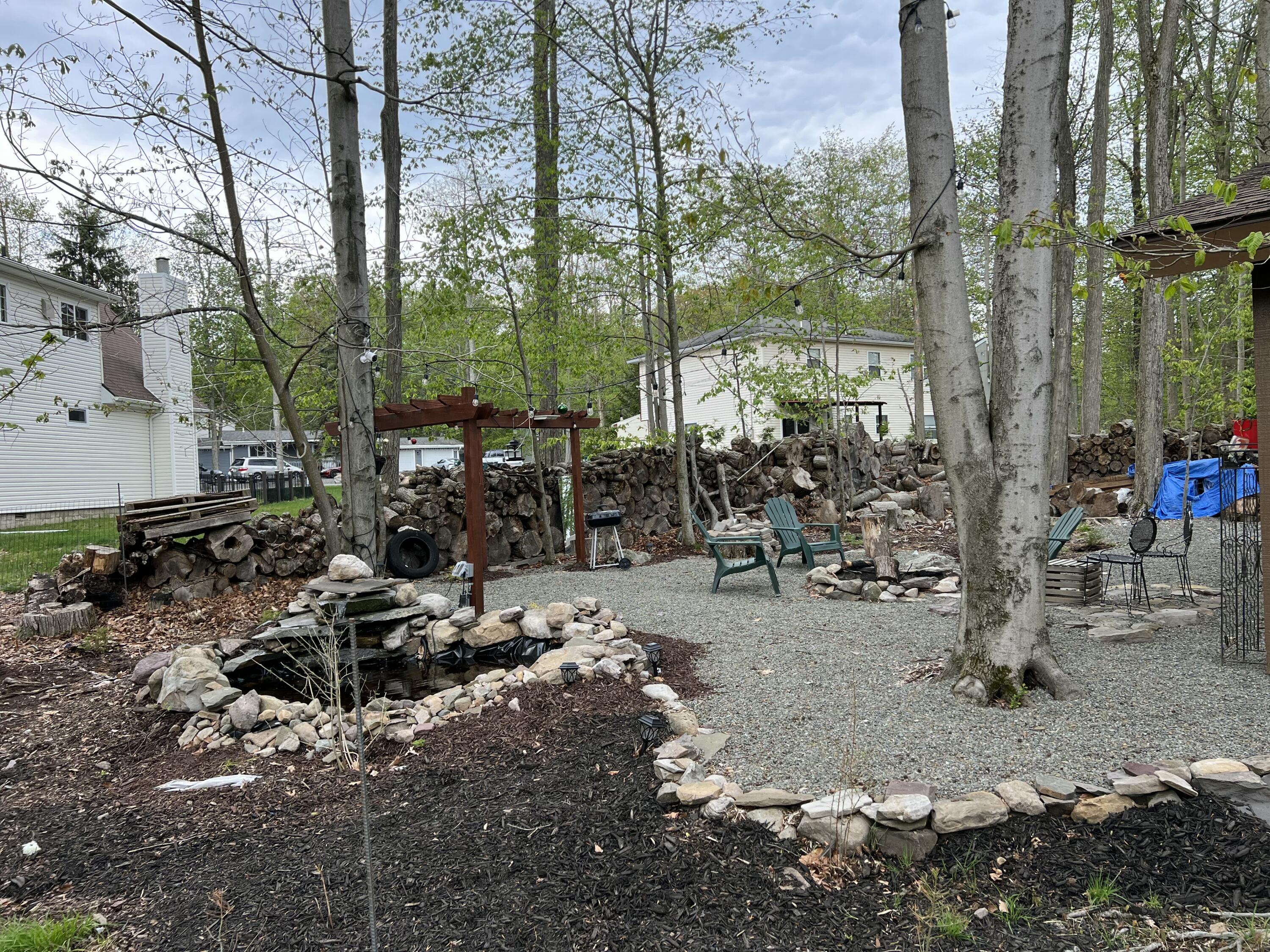 8955 Deerfield Road, Coolbaugh Township, Pennsylvania image 2