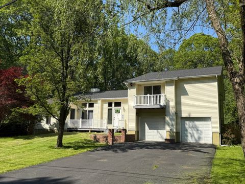 Homes For Sale - 12044 Maplewood Drive<br/> Monroe County, East Stroudsburg, PA 18302