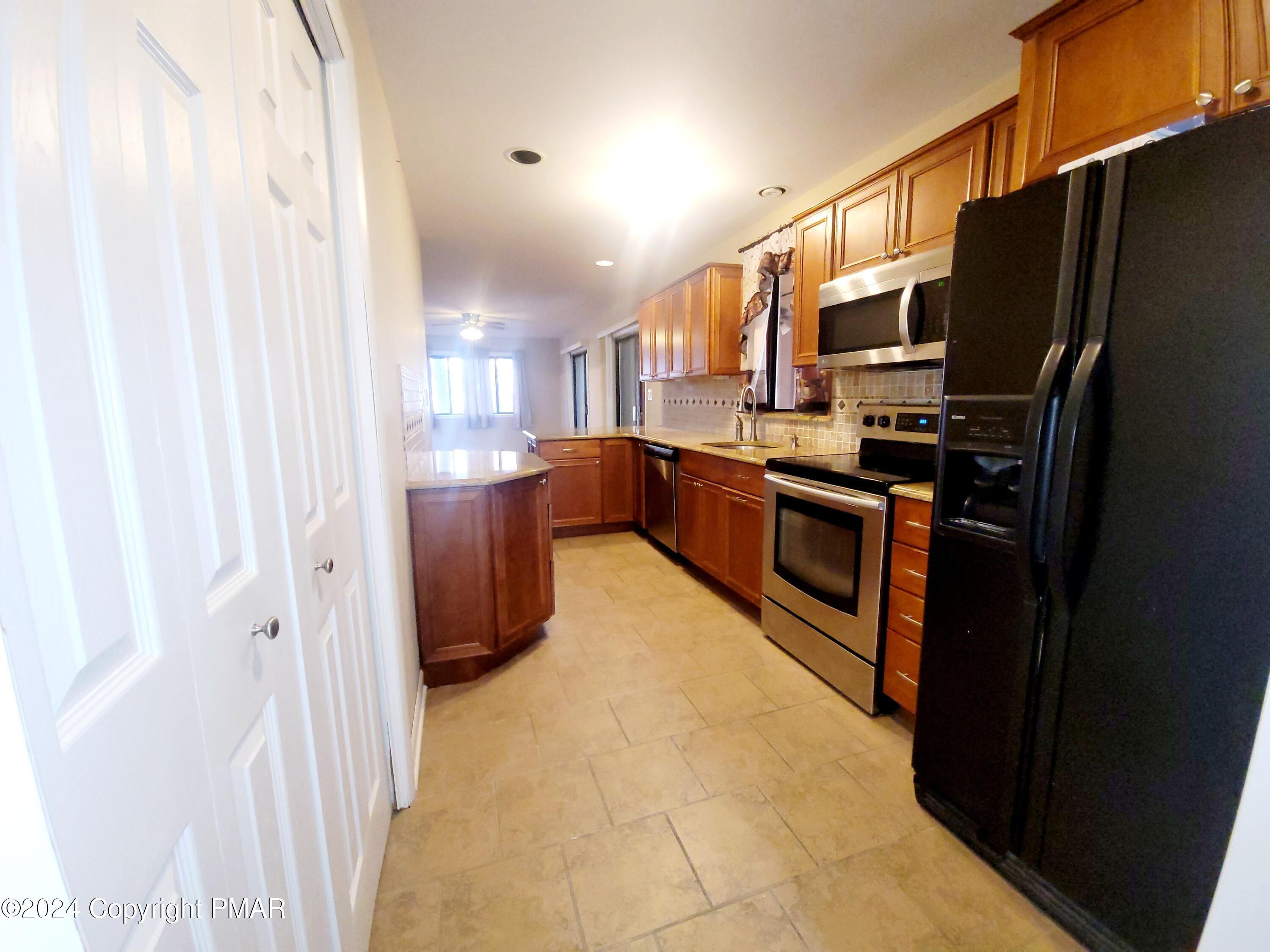 227 Ravenhill Road, Tamiment, Pennsylvania image 20