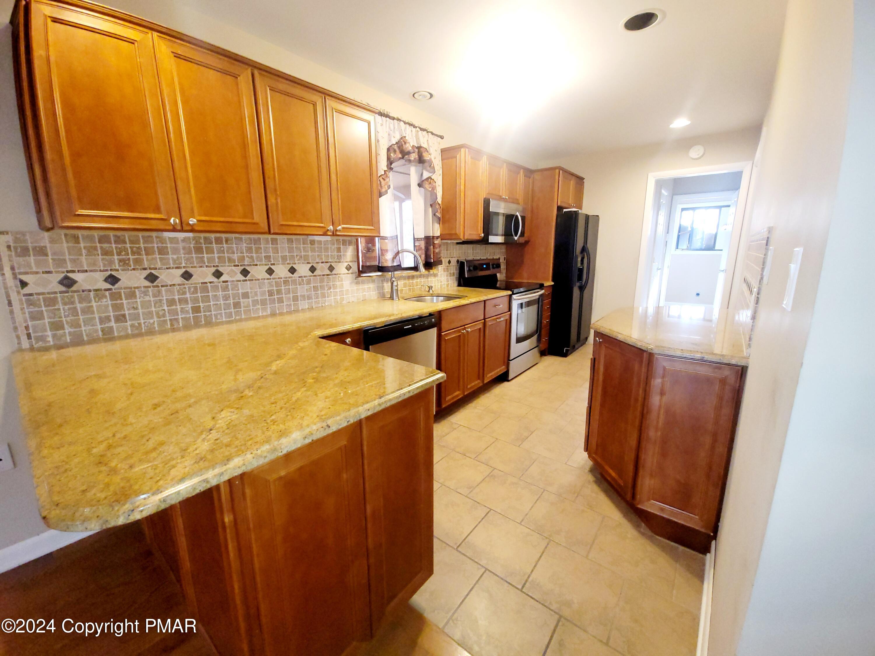227 Ravenhill Road, Tamiment, Pennsylvania image 18