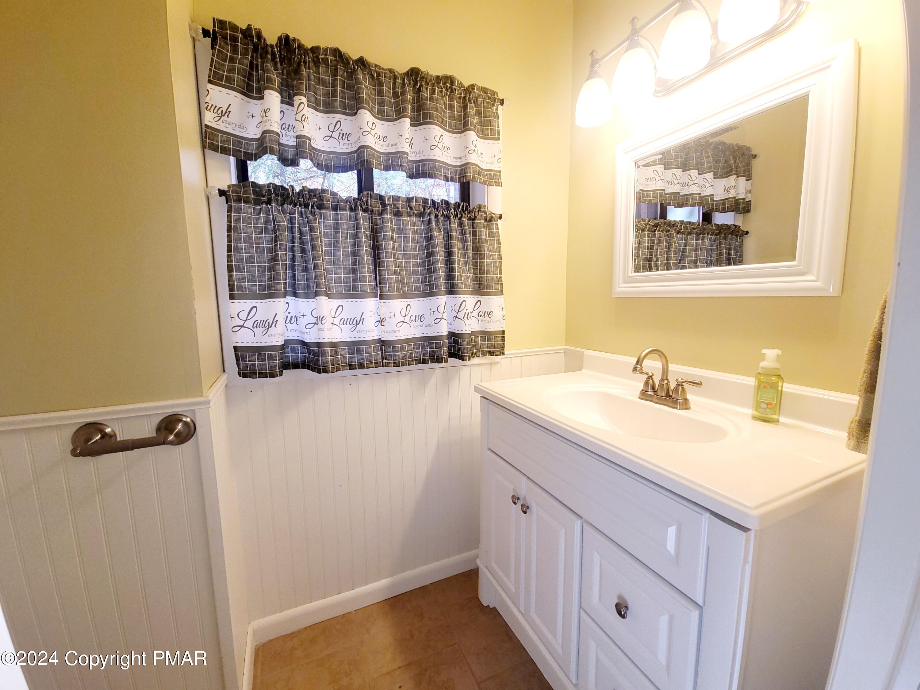 227 Ravenhill Road, Tamiment, Pennsylvania image 21