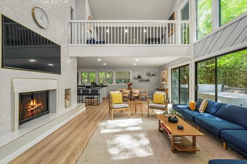 161 Sir Bradford Road Pocono Lake PA 18347