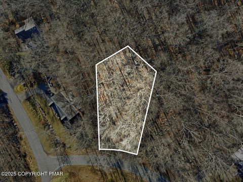 1370 Sec 2 N Hampton Court Bushkill PA 18324