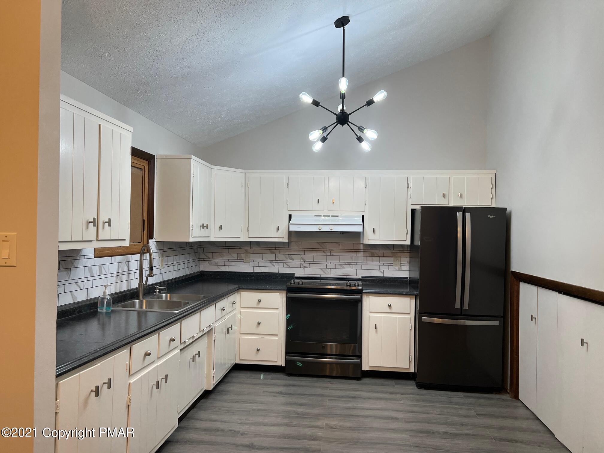 3322 Woodland Drive