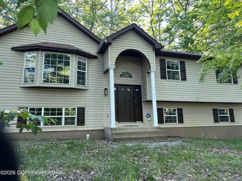 Homes For Rent - 1147 Hunters Woods Drive<br/> East Stroudsburg, PA 18301