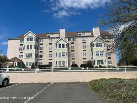 Condo For Sale - 3 Village Circle #APT 403<br/> Stroudsburg, PA 18360