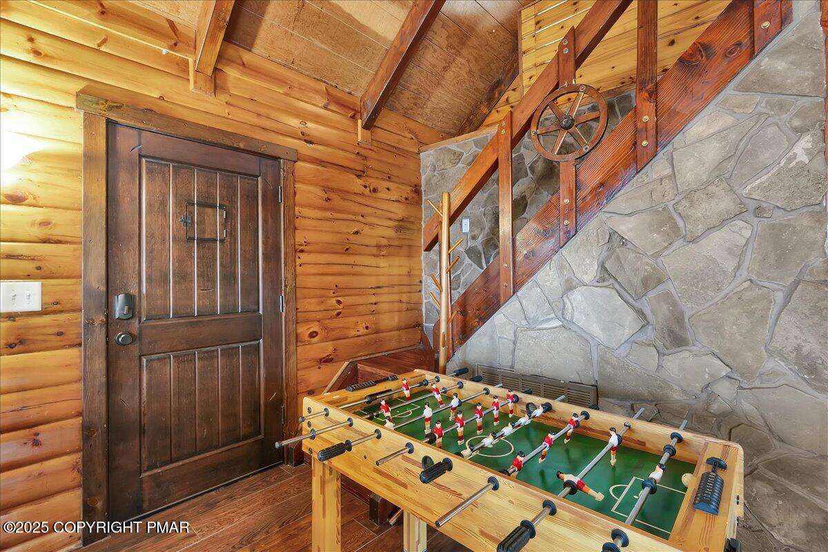 7515 Crestview Drive