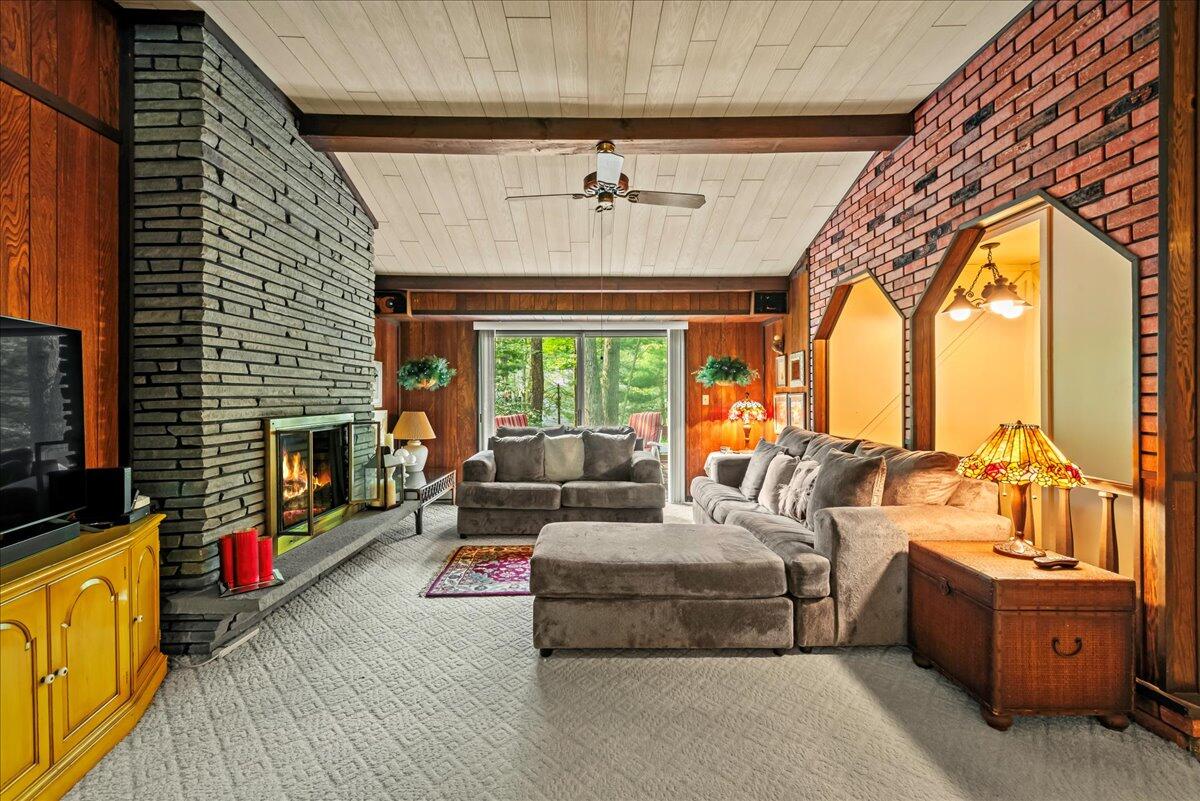 1125 Rhododendron Lane