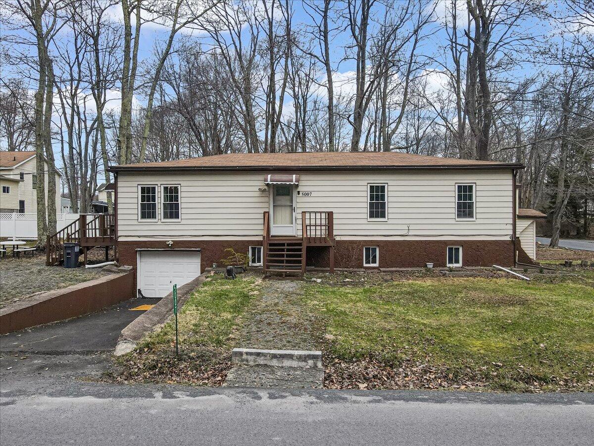 5007 Holiday Drive, Pocono Summit, Pennsylvania image 2