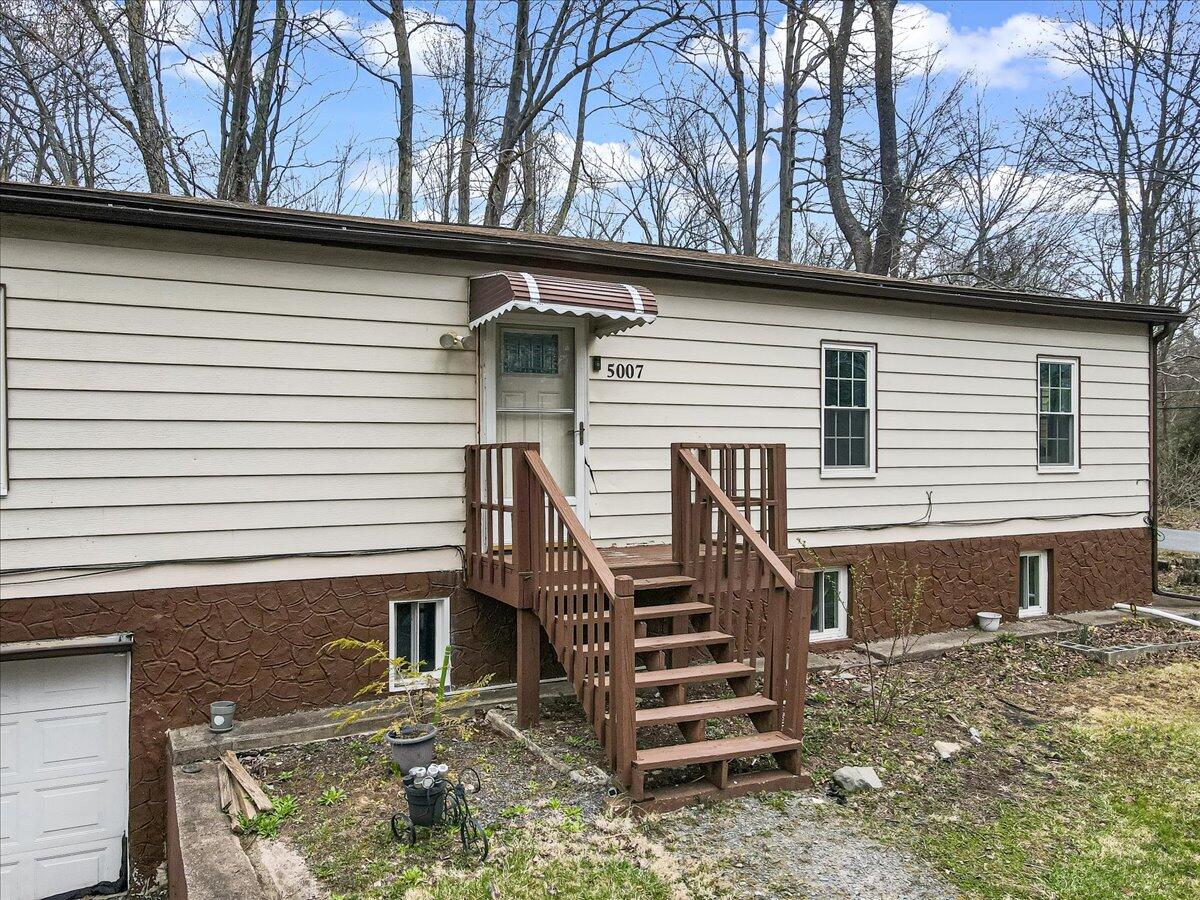 5007 Holiday Drive, Pocono Summit, Pennsylvania image 46