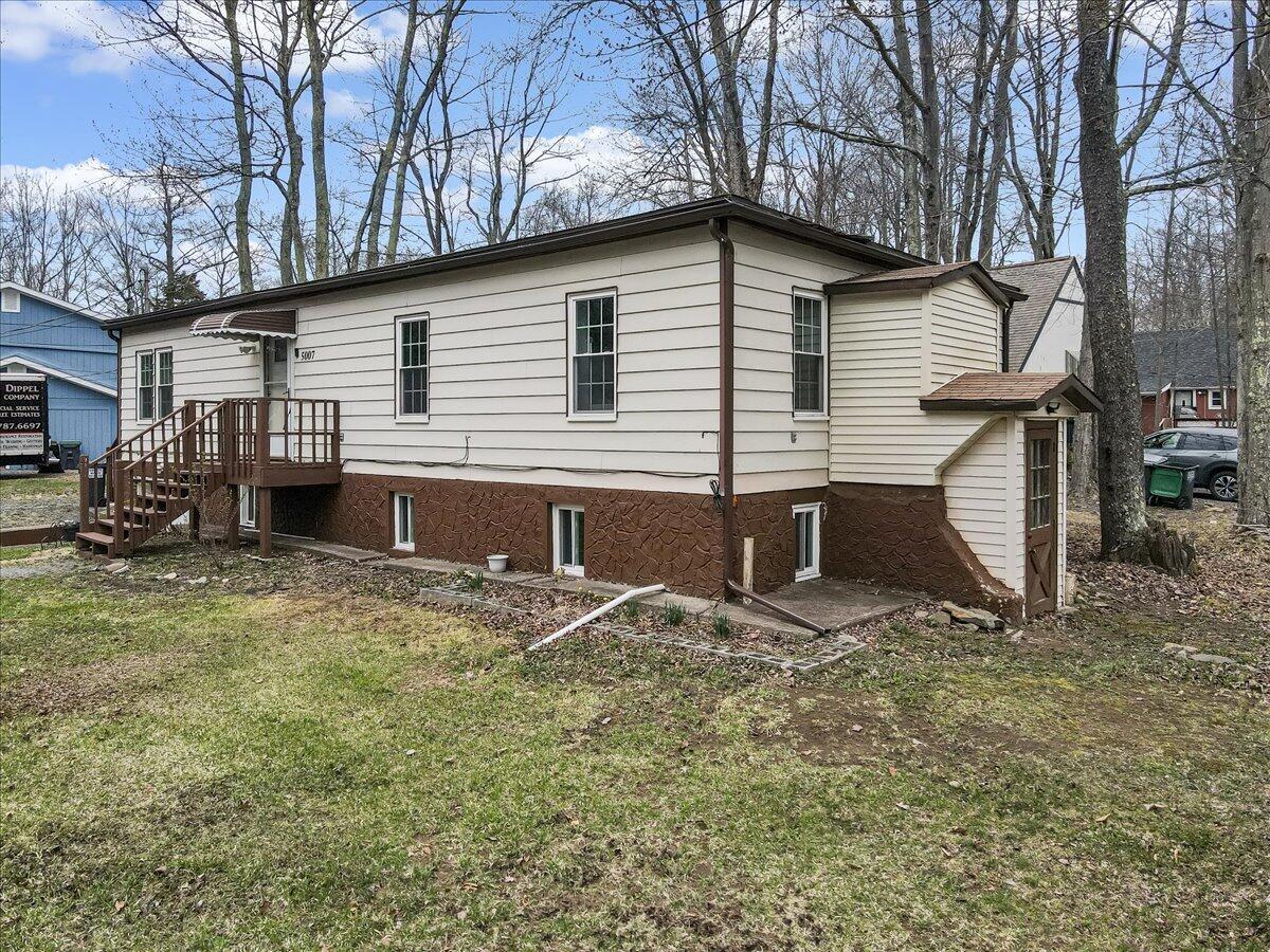 5007 Holiday Drive, Pocono Summit, Pennsylvania image 47