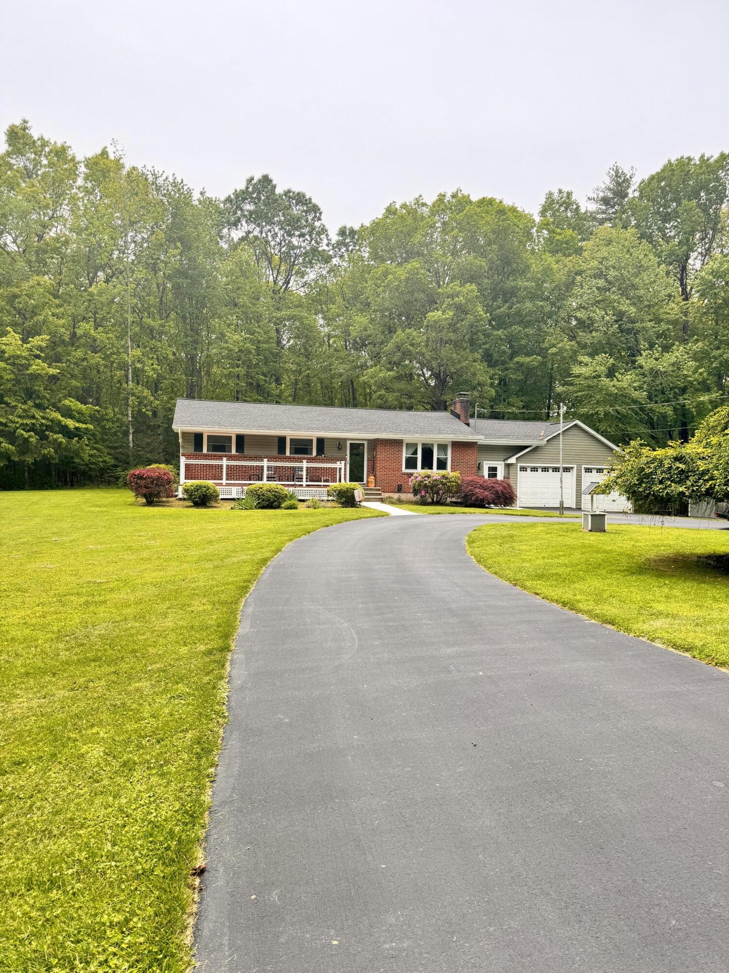 188 Wellington Road, Stroudsburg, Pennsylvania image 1