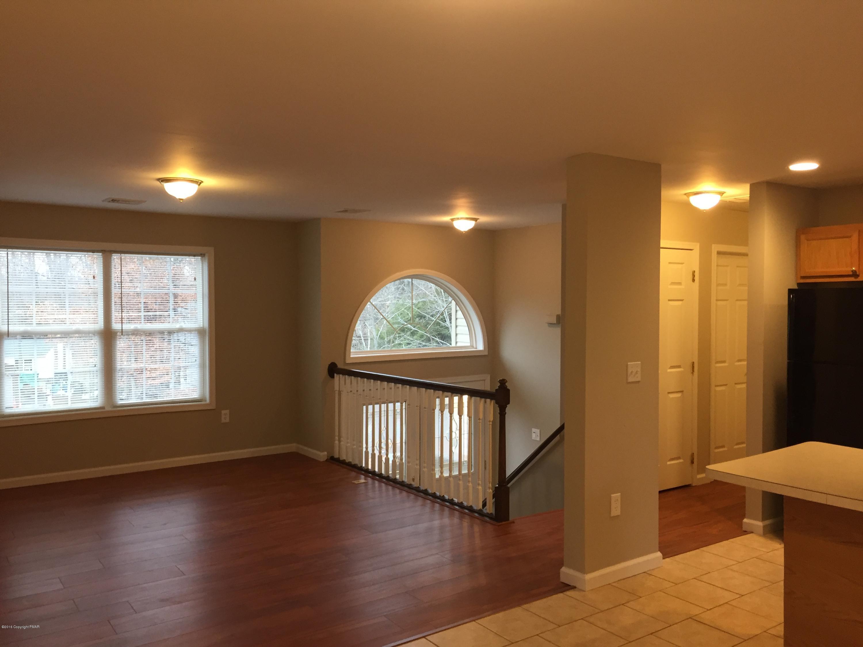 7944 Sleepy Hollow Drive, Tobyhanna, Pennsylvania image 4