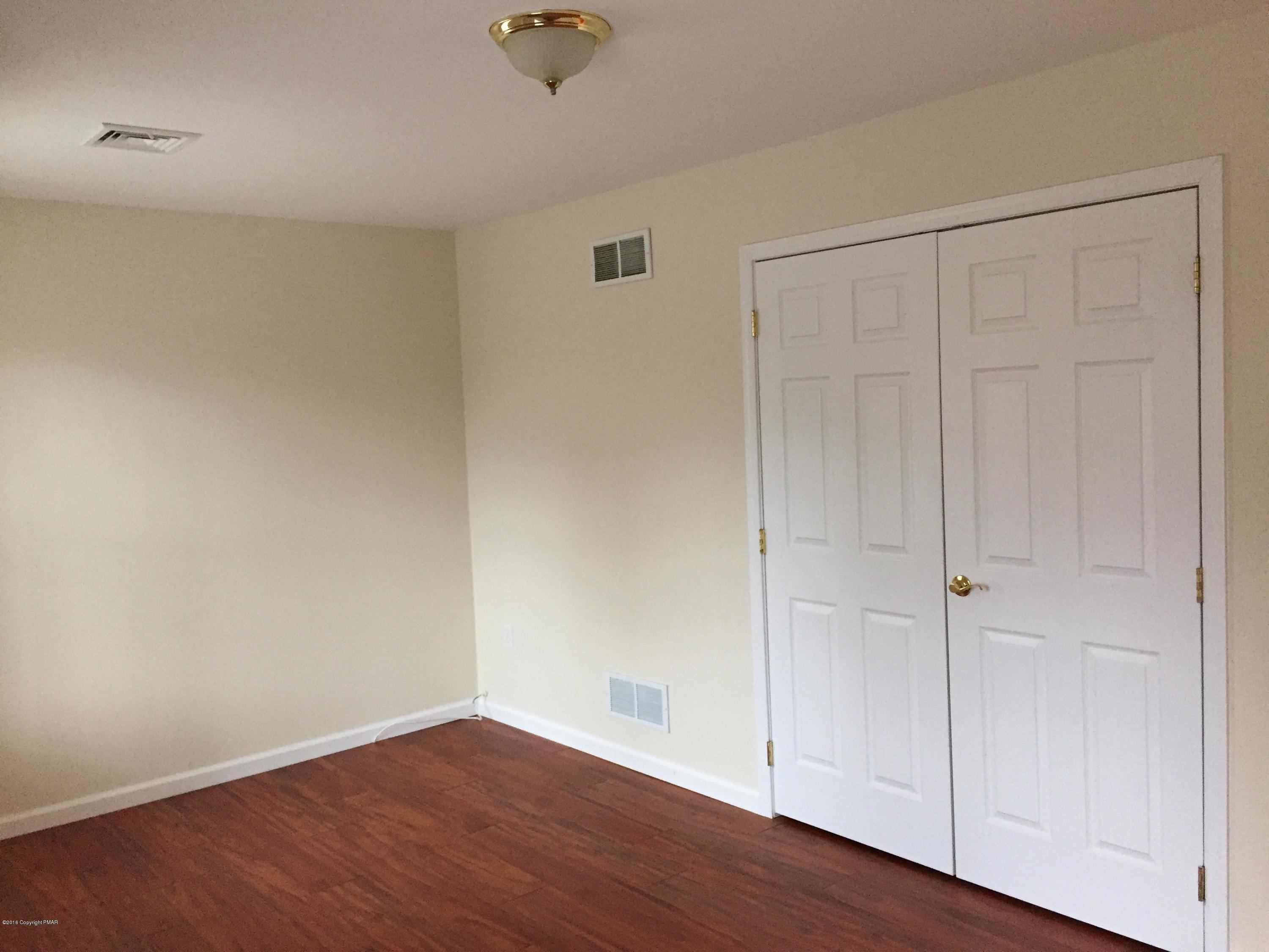 7944 Sleepy Hollow Drive, Tobyhanna, Pennsylvania image 10