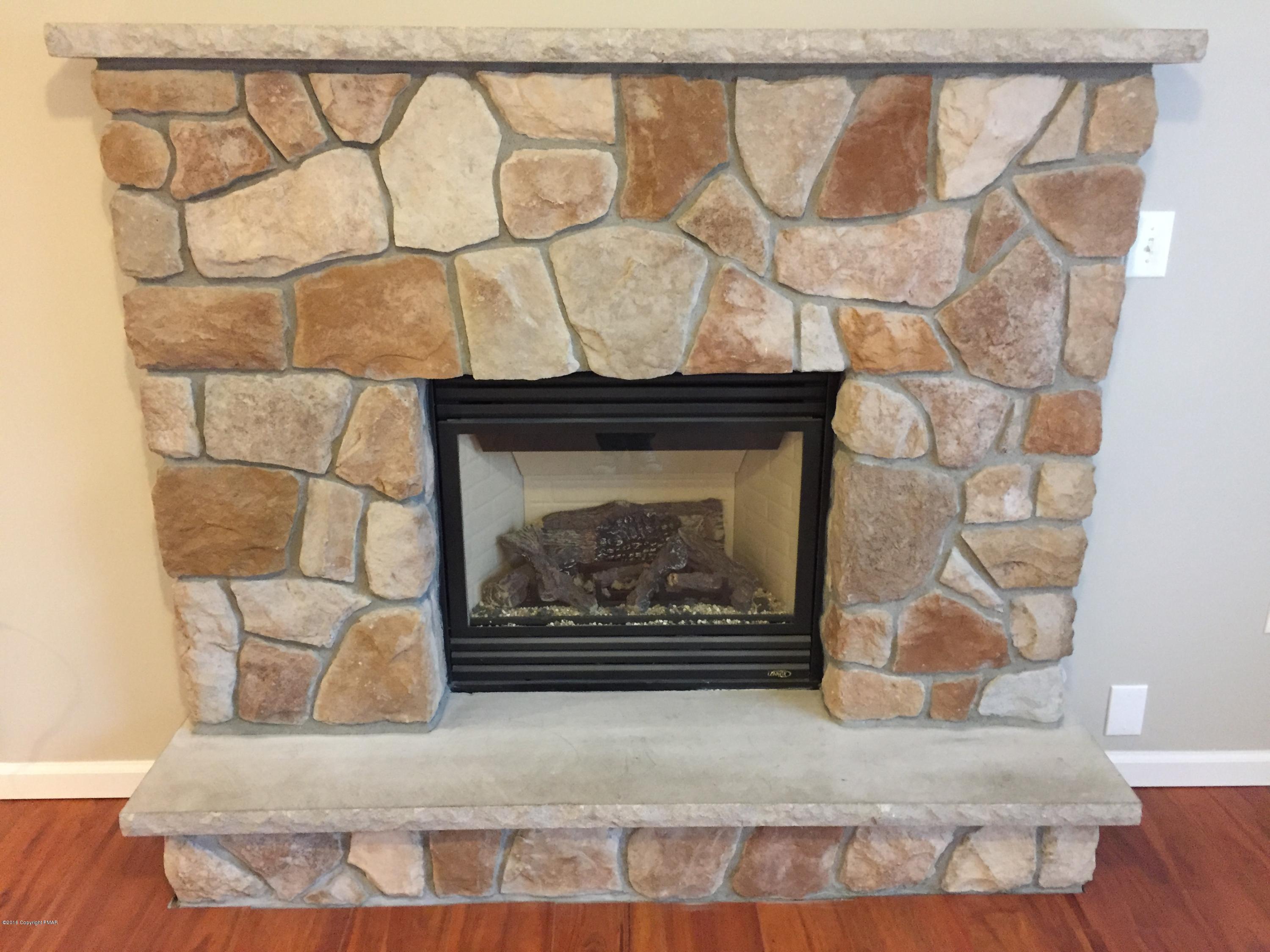 7944 Sleepy Hollow Drive, Tobyhanna, Pennsylvania image 6