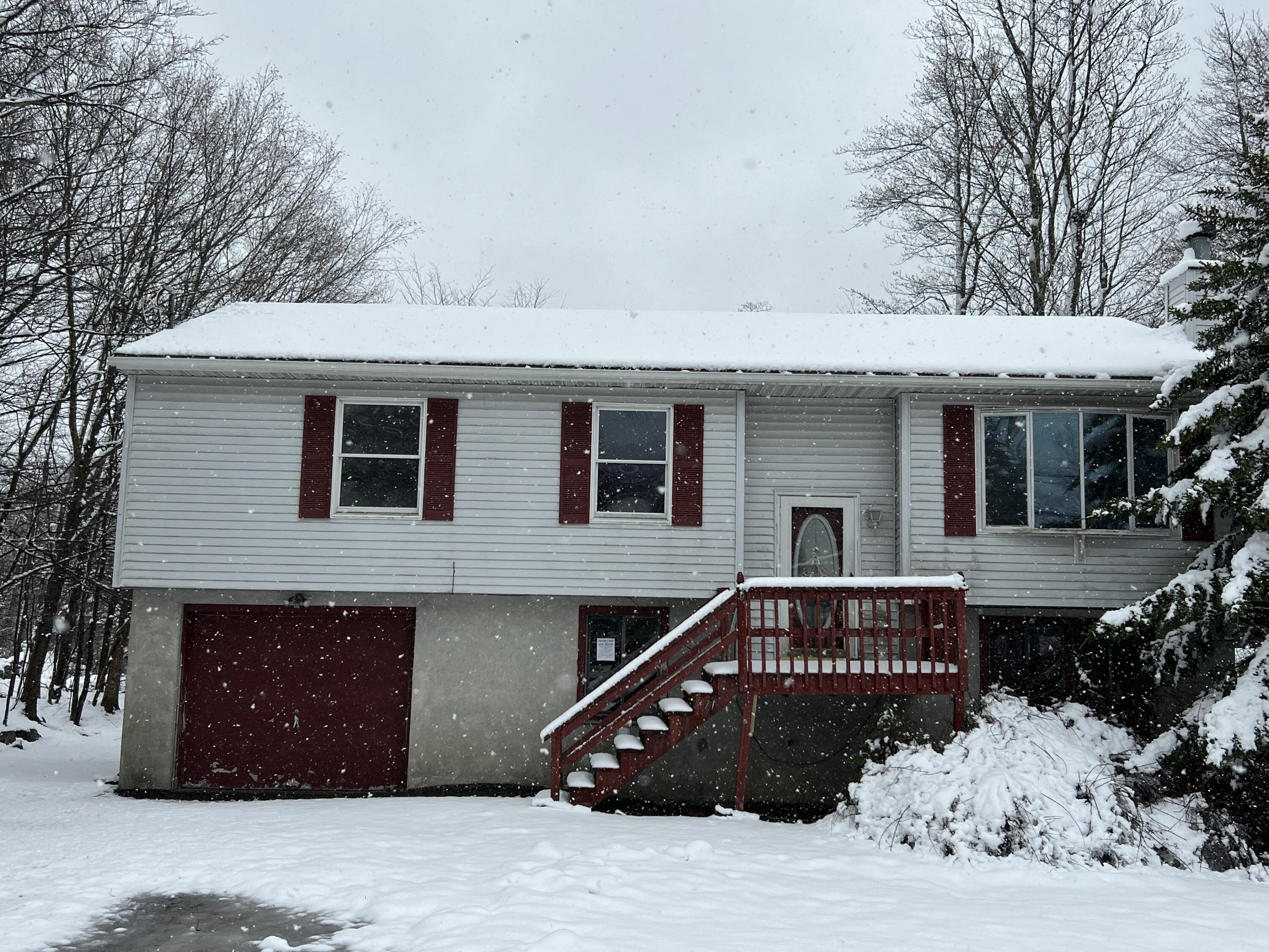 539 Country Place Drive, Tobyhanna, Pennsylvania image 1