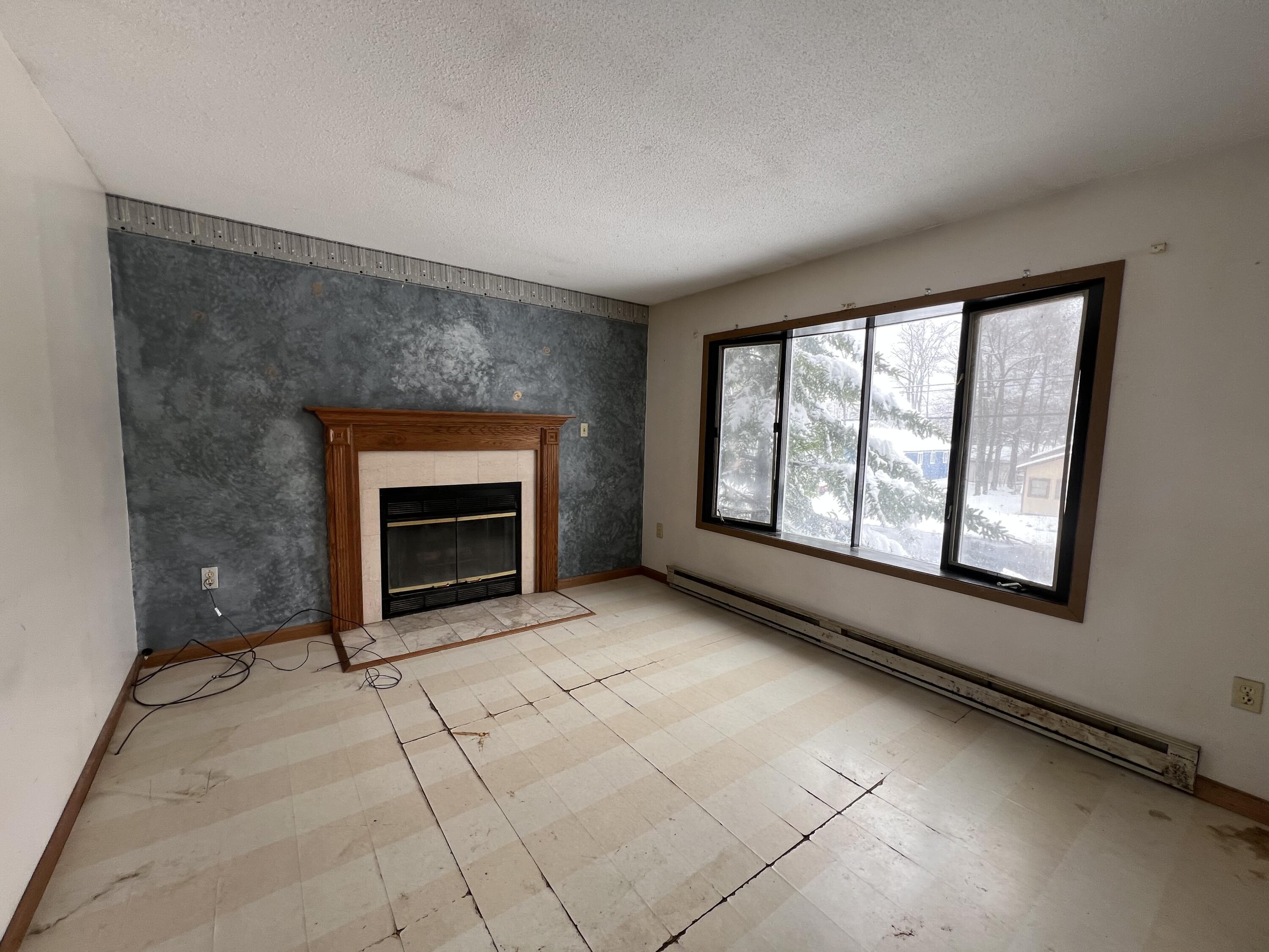 539 Country Place Drive, Tobyhanna, Pennsylvania image 4