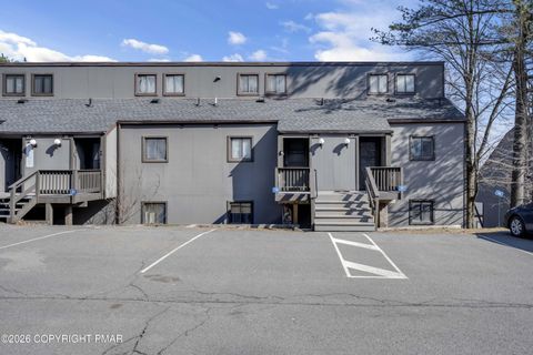 Townhouse For Sale - 19 Middle Village Way<br/> Monroe County, Tannersville, PA 18372