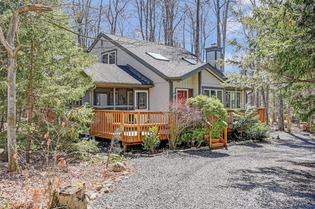 1527 Crestview Lane, Pocono Pines, Pennsylvania image 1