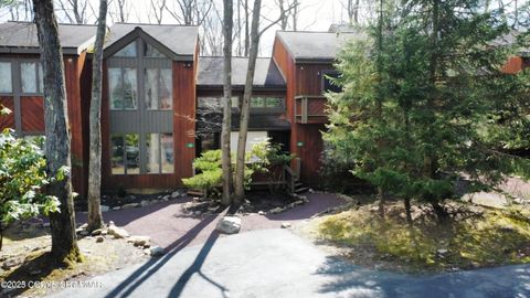 20 Finch Grove Lake Harmony PA 18624