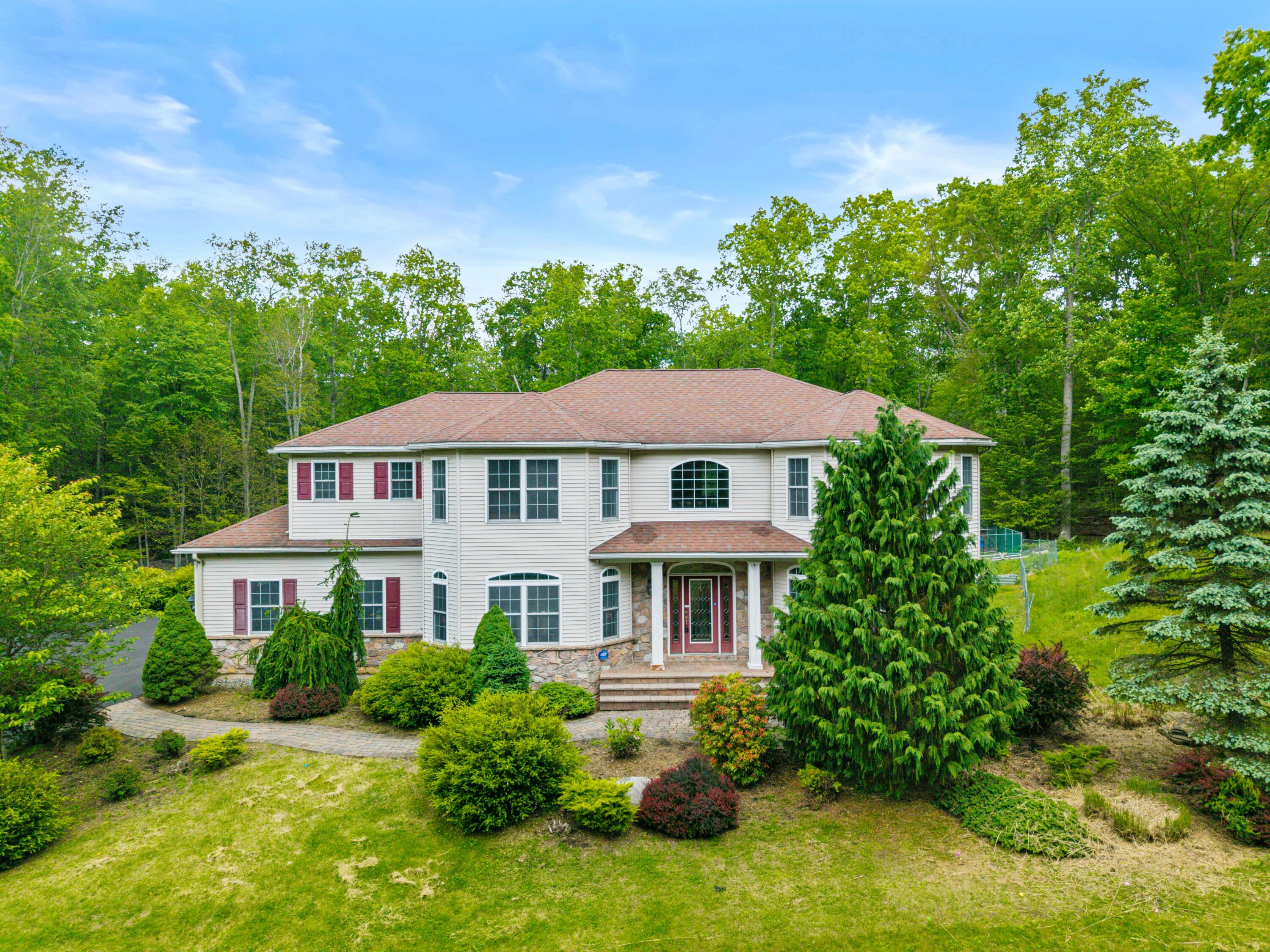 210 Edwin Lane, Stroudsburg, Pennsylvania image 2