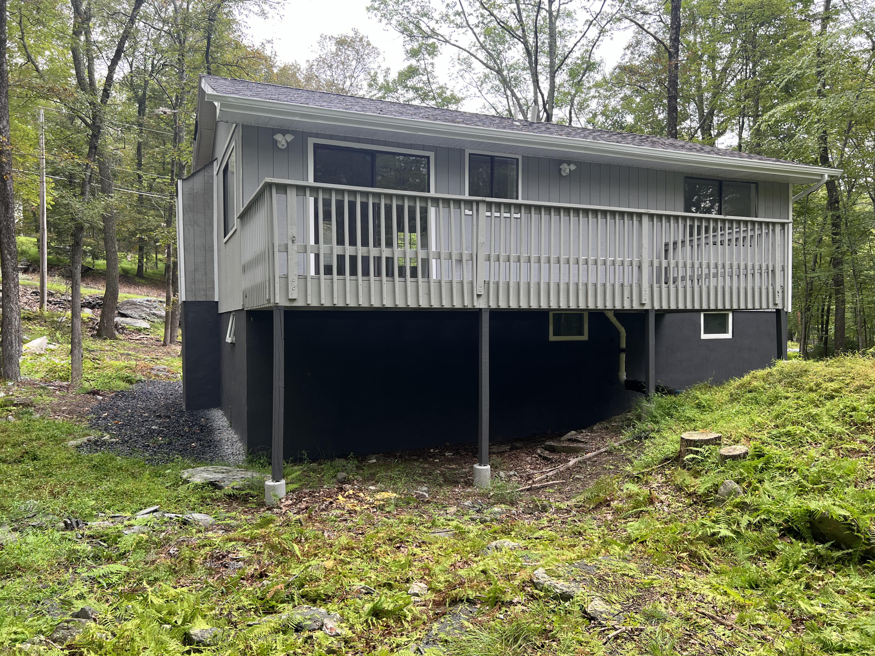 319 Whipporwill Drive, Bushkill, Pennsylvania image 4