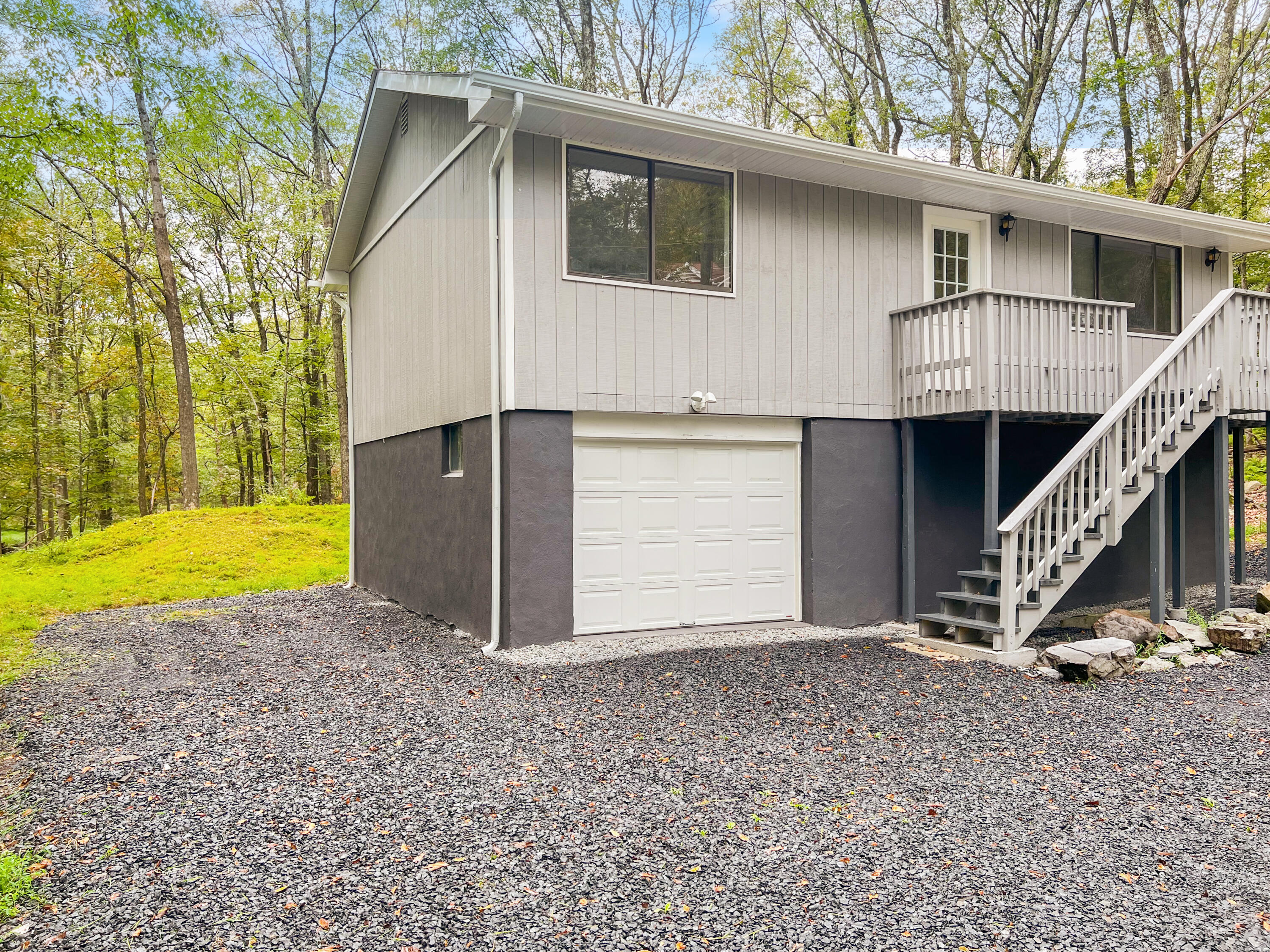 319 Whipporwill Drive, Bushkill, Pennsylvania image 3