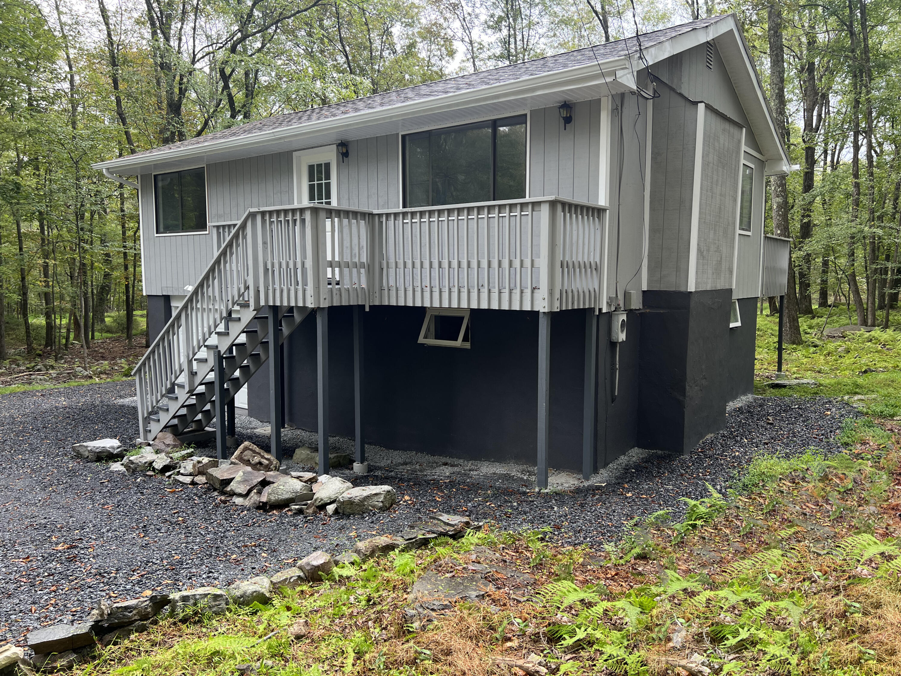 319 Whipporwill Drive, Bushkill, Pennsylvania image 2