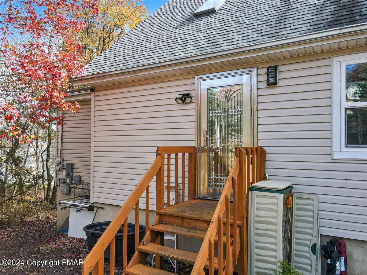 1658 Glade Drive, Long Pond, Pennsylvania image 3