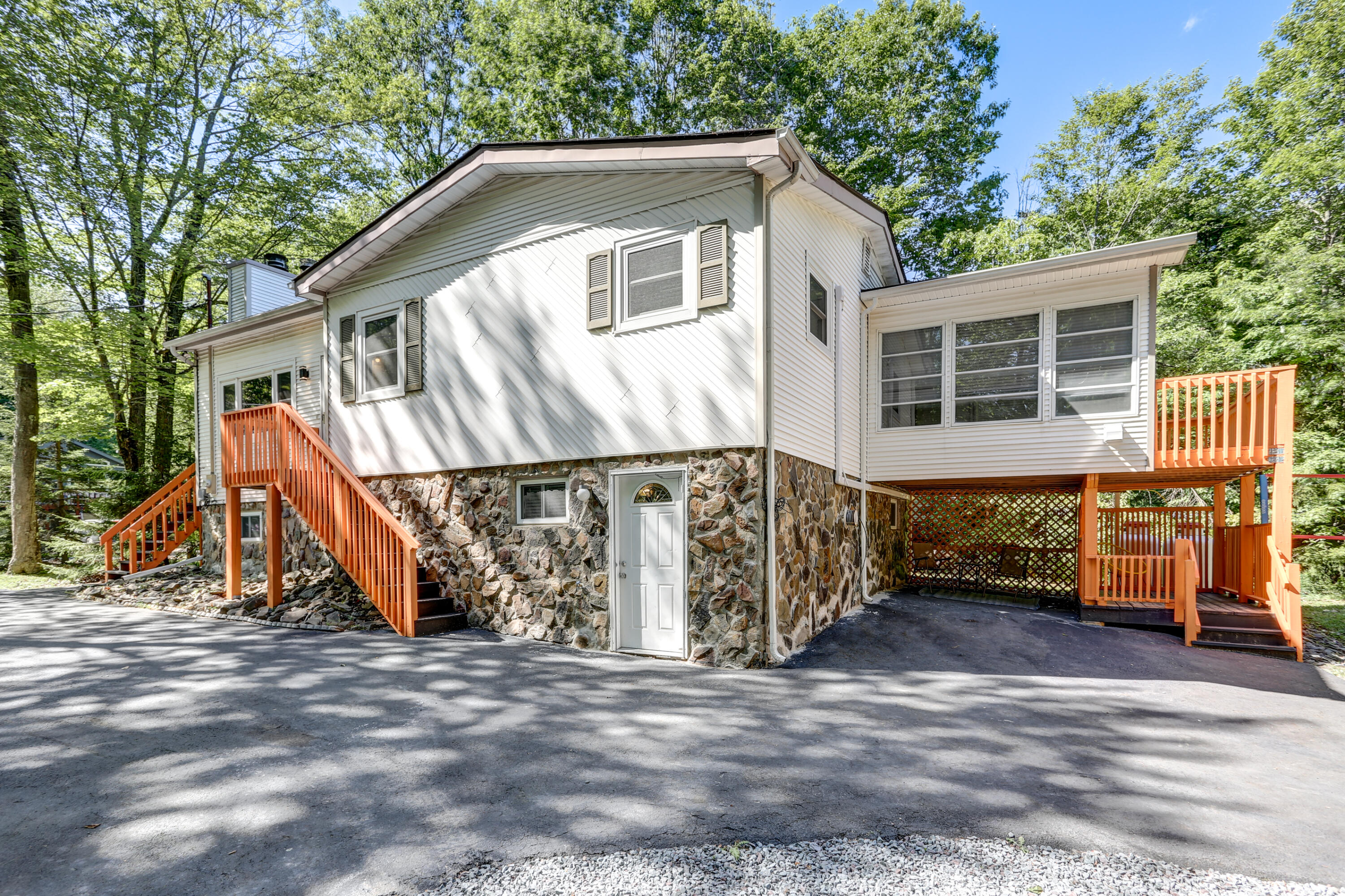 316 Sidney Avenue, Pocono Summit, Pennsylvania image 3