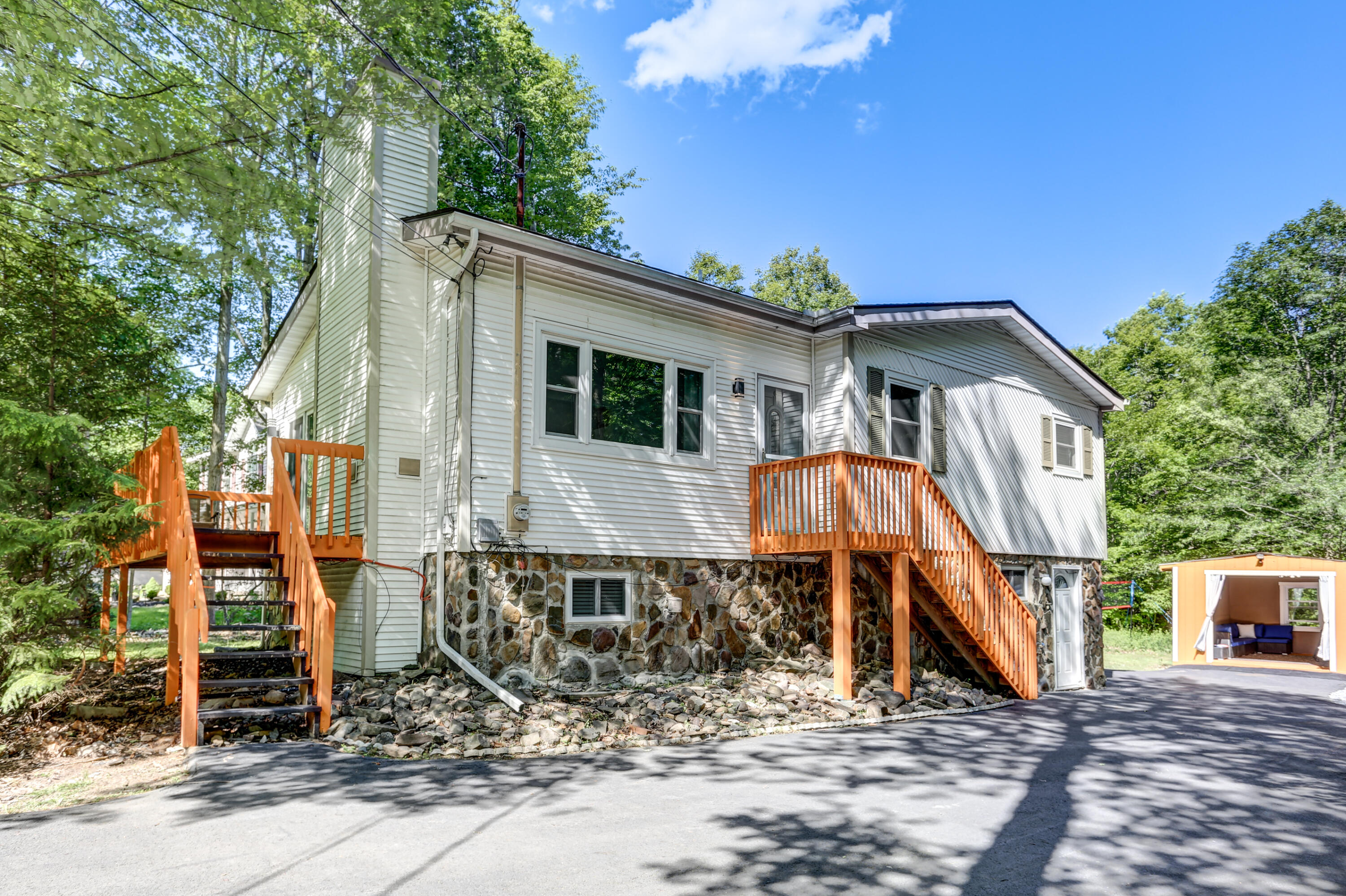 316 Sidney Avenue, Pocono Summit, Pennsylvania image 1