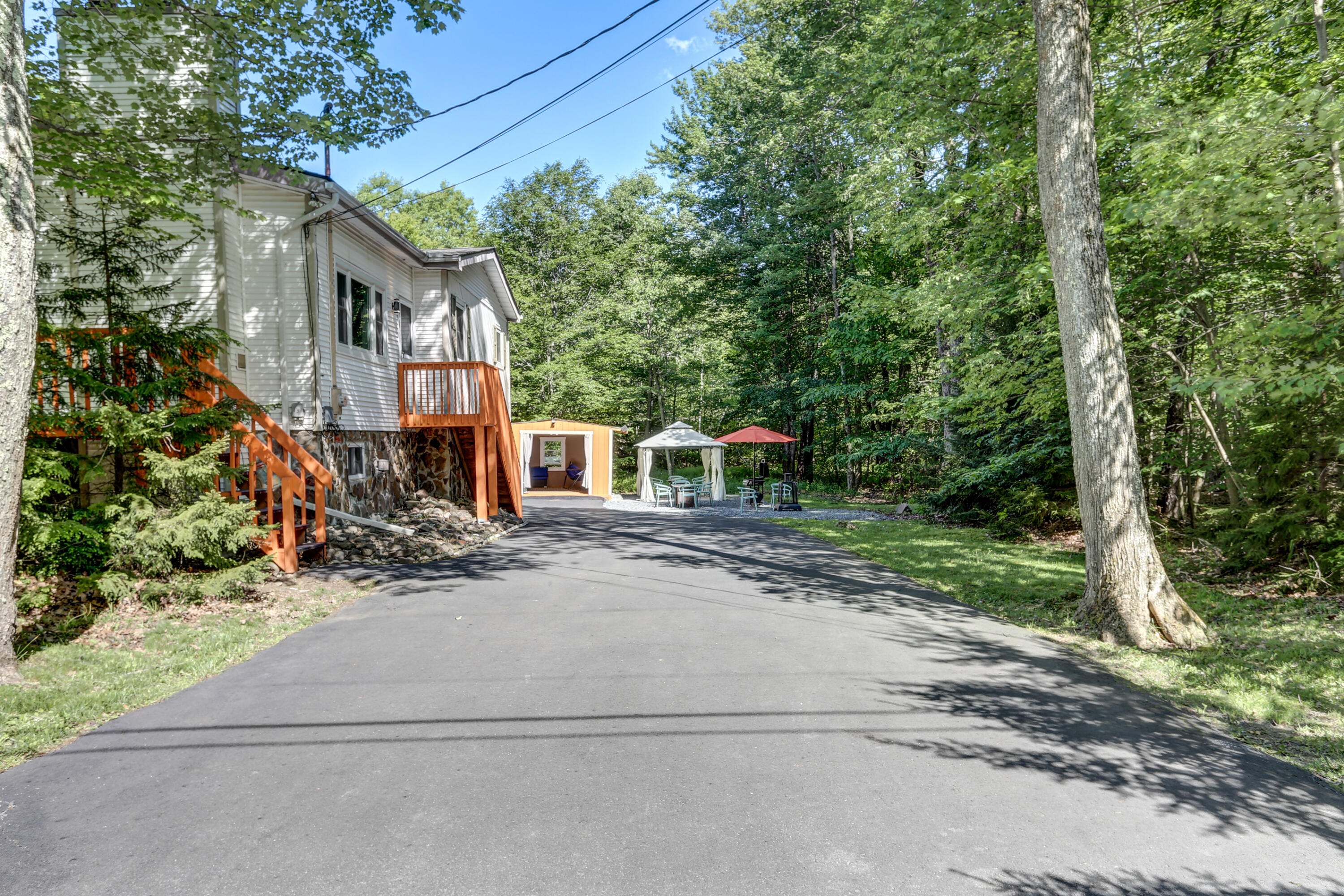 316 Sidney Avenue, Pocono Summit, Pennsylvania image 2