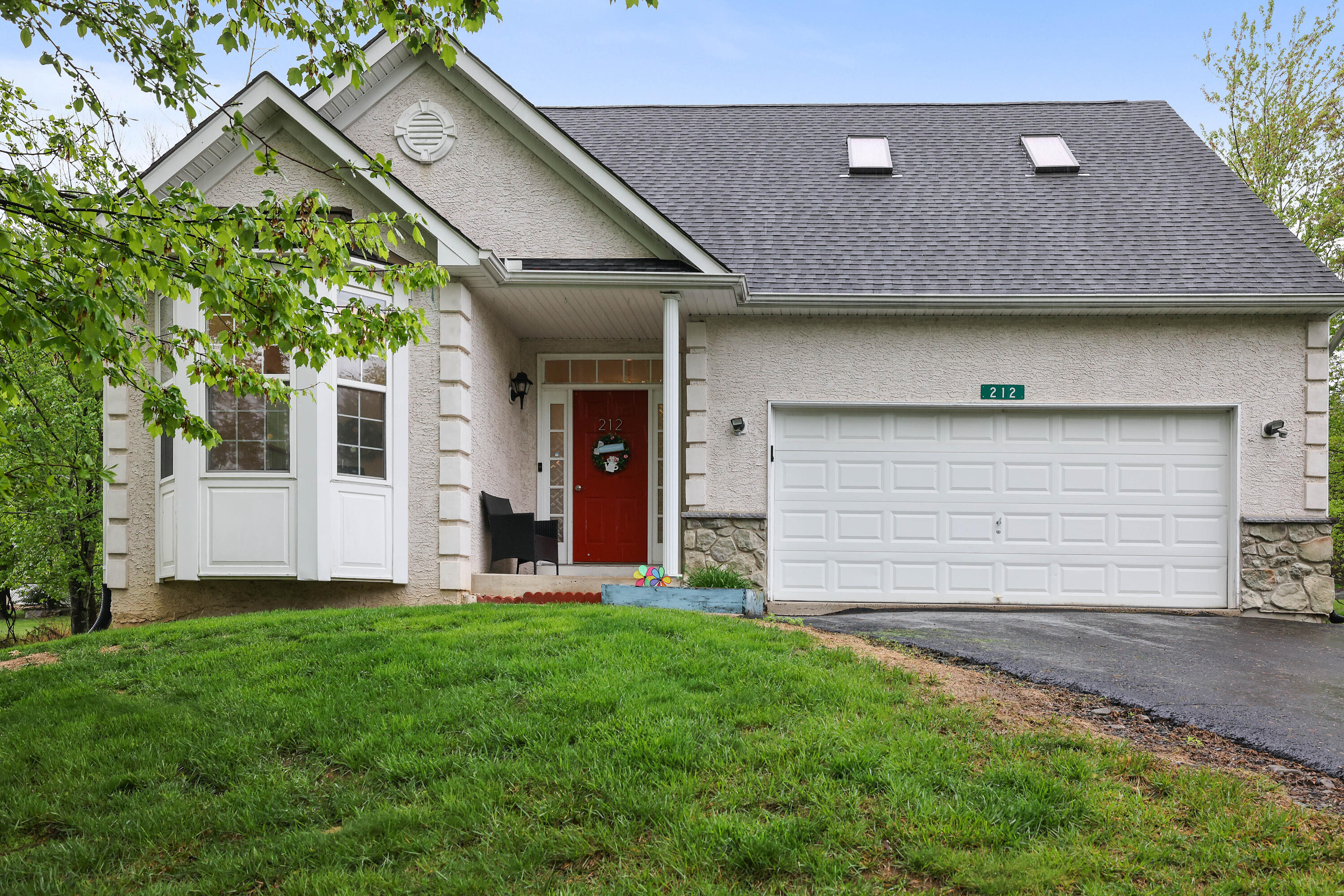 212 Witness Tree Circle, East Stroudsburg, Pennsylvania image 1