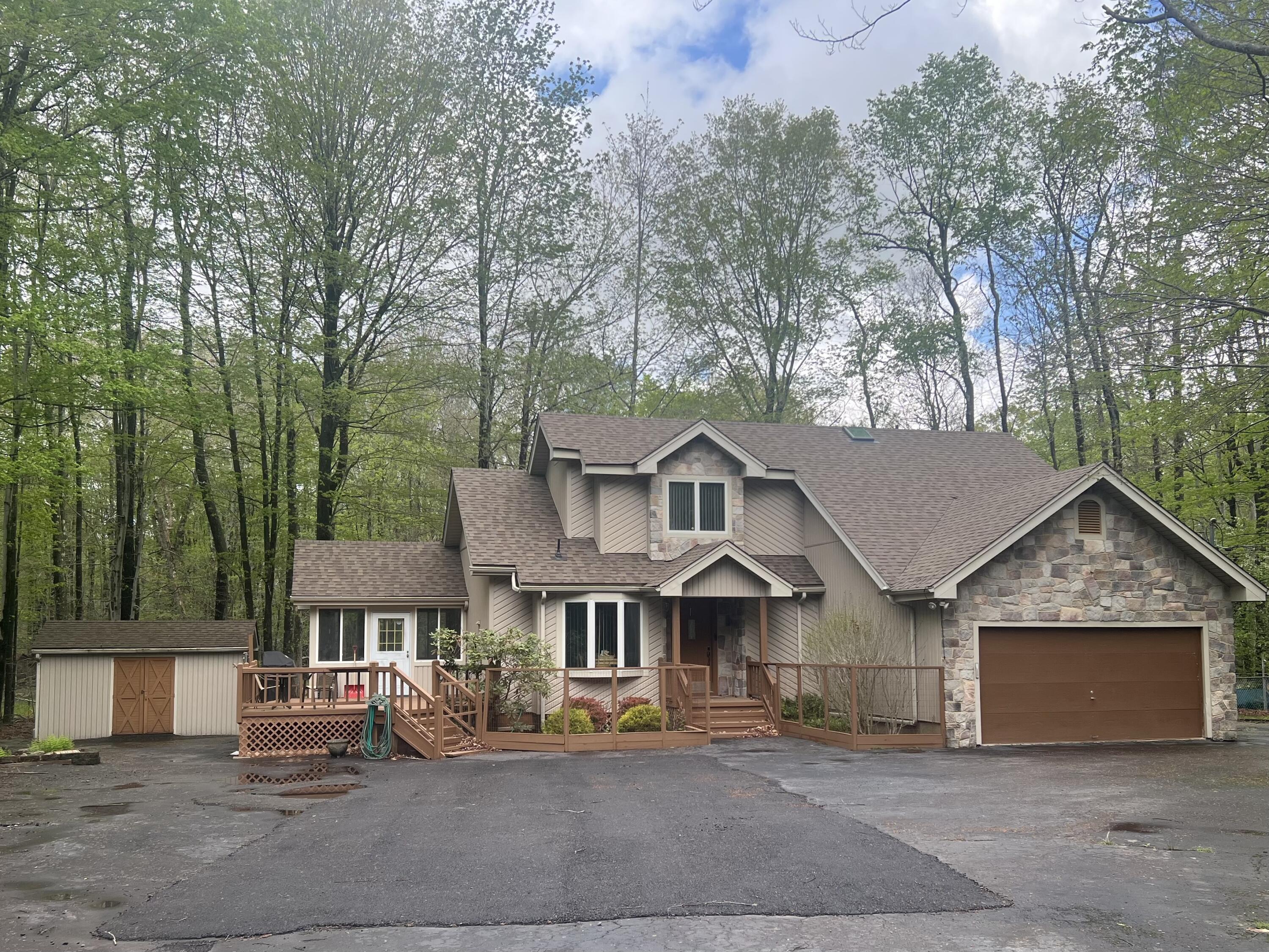 109 Minisink Drive, Pocono Lake, Pennsylvania image 1