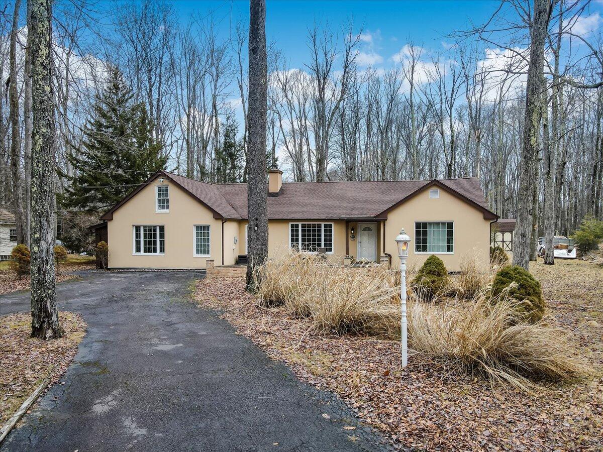 427 Stillwater Drive, Pocono Summit, Pennsylvania image 2