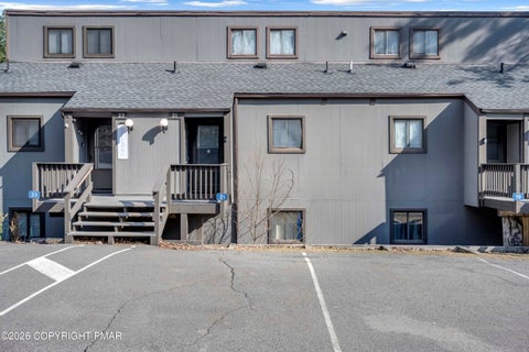 Townhouse For Sale - 21 Middle Village Way<br/> Monroe County, Tannersville, PA 18372