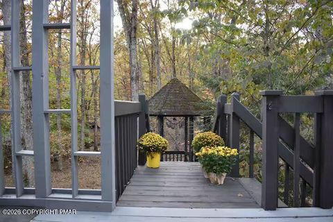 275 Canterbury Road Bushkill PA 18324