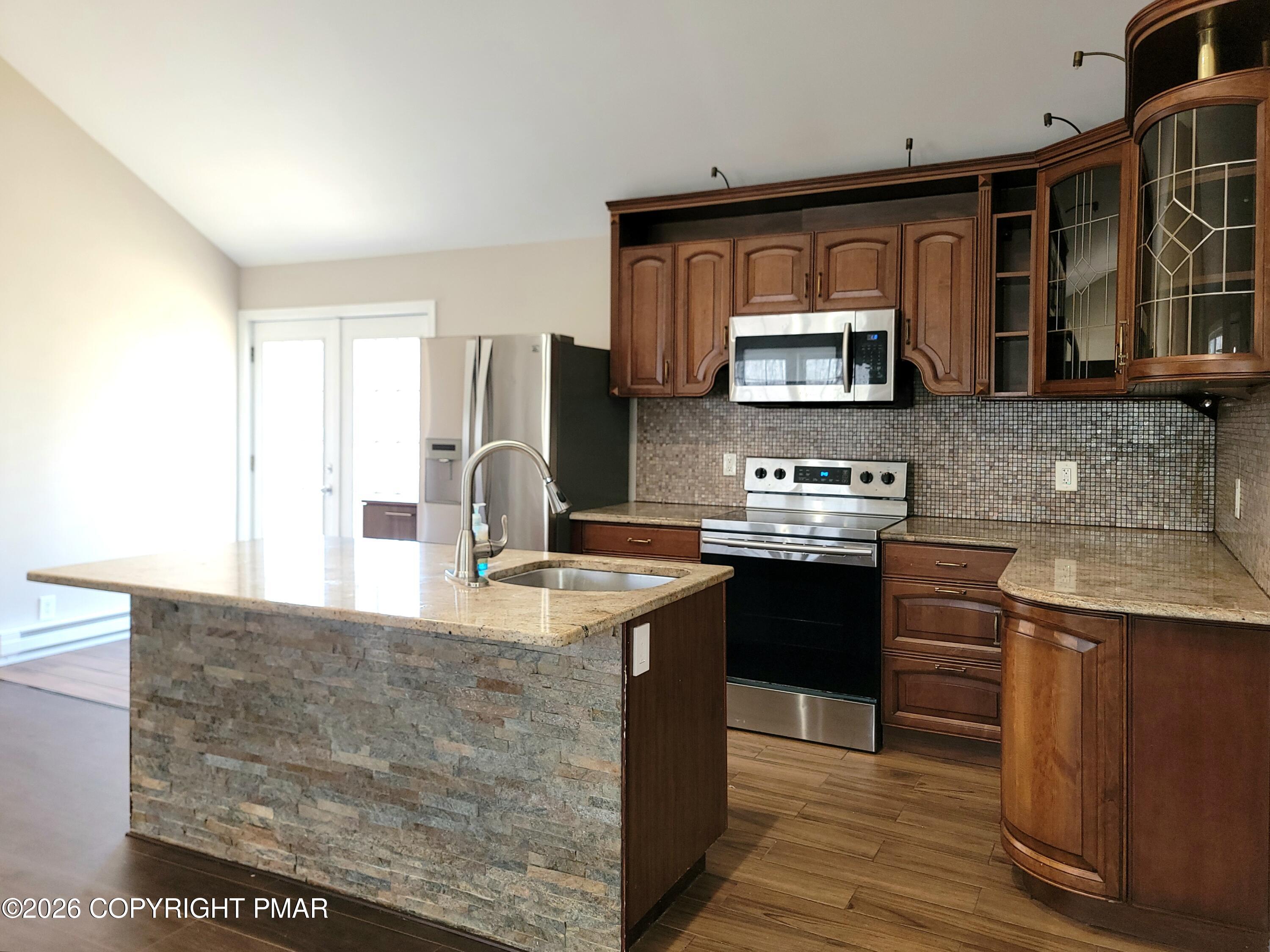 867 Underwood Road W