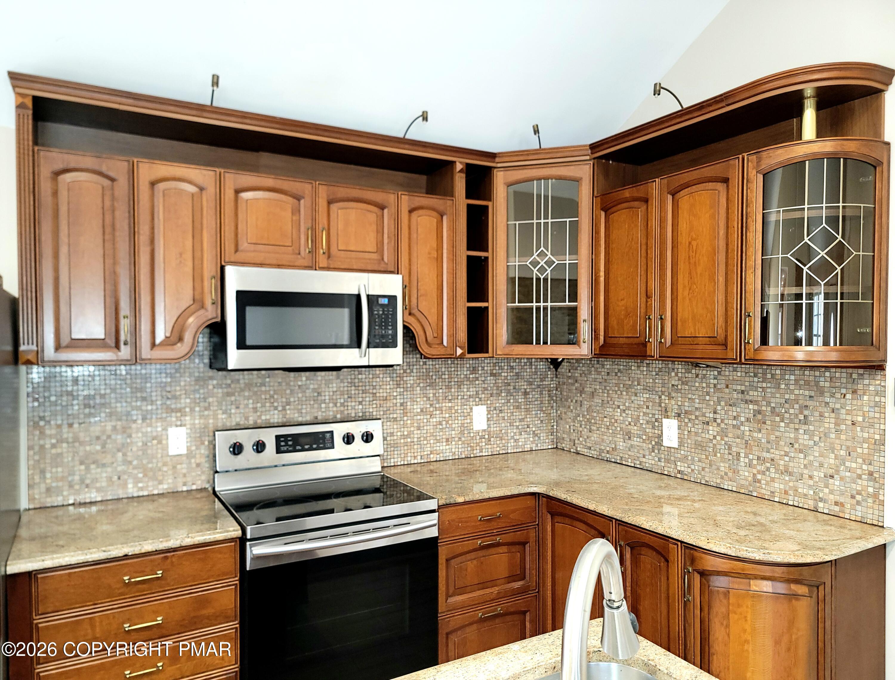 867 Underwood Road W