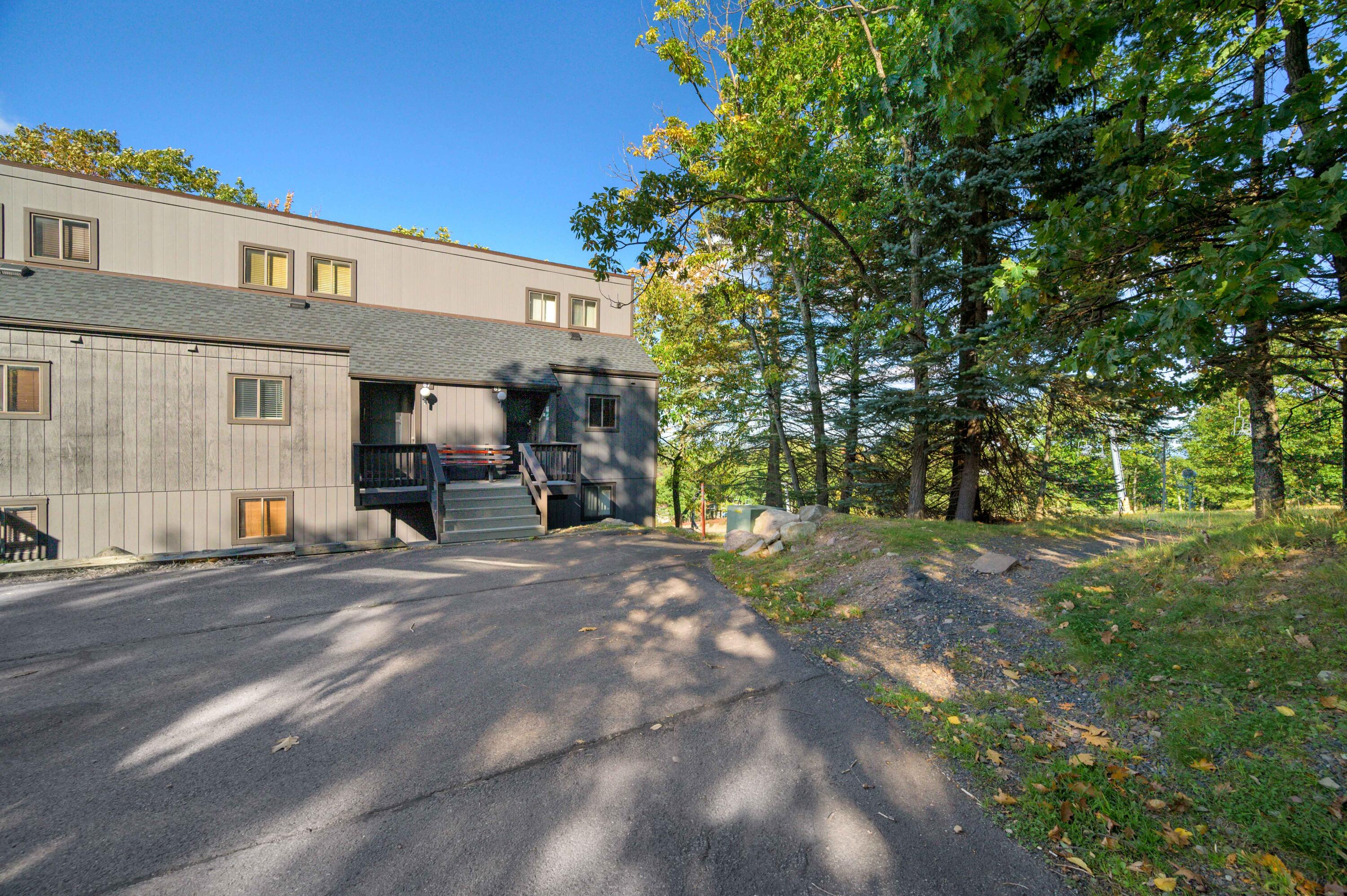 65 Cross Country Lane, Tannersville, Pennsylvania image 1