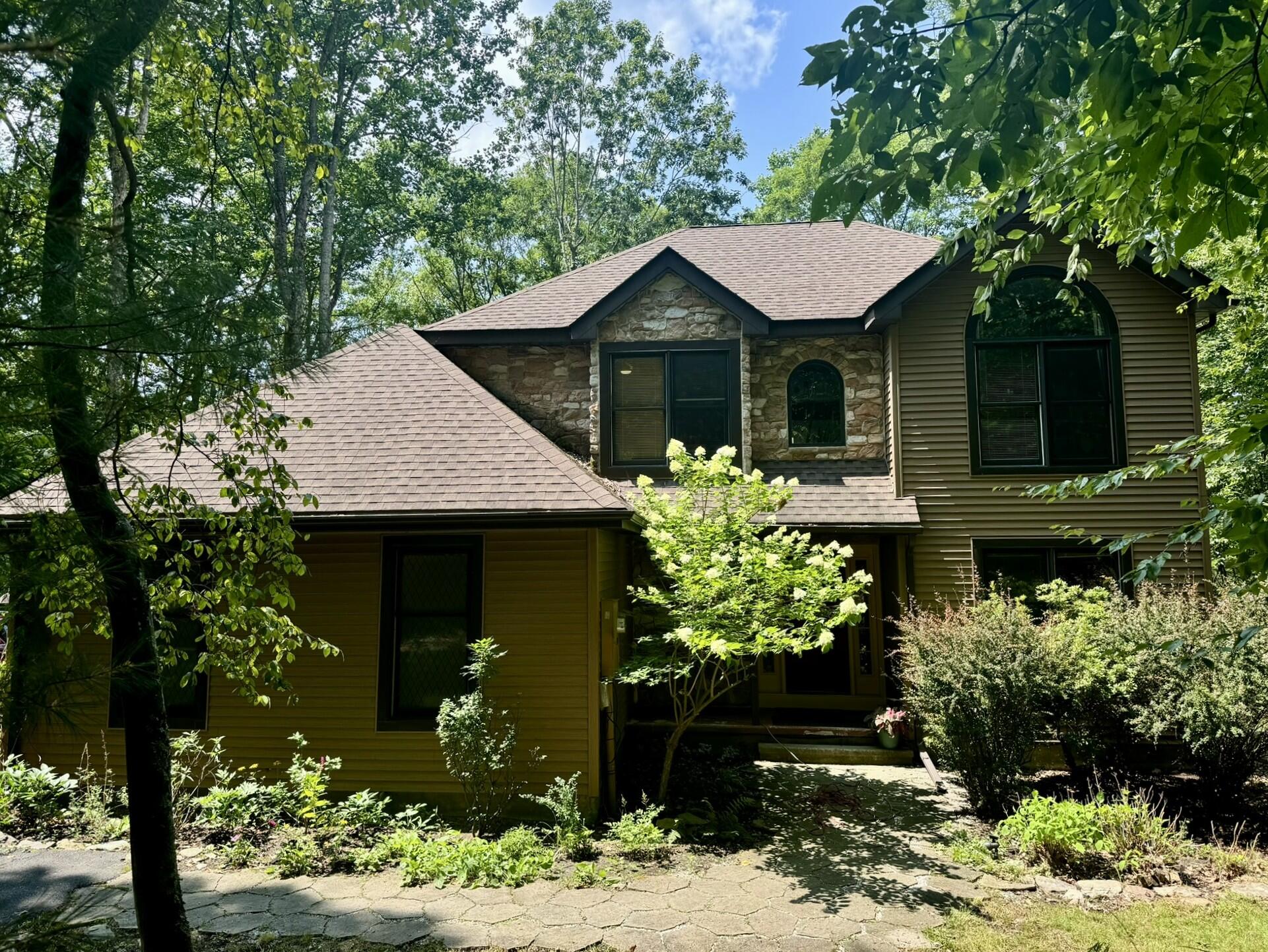 542 Hallowood Drive, East Stroudsburg, Pennsylvania image 1