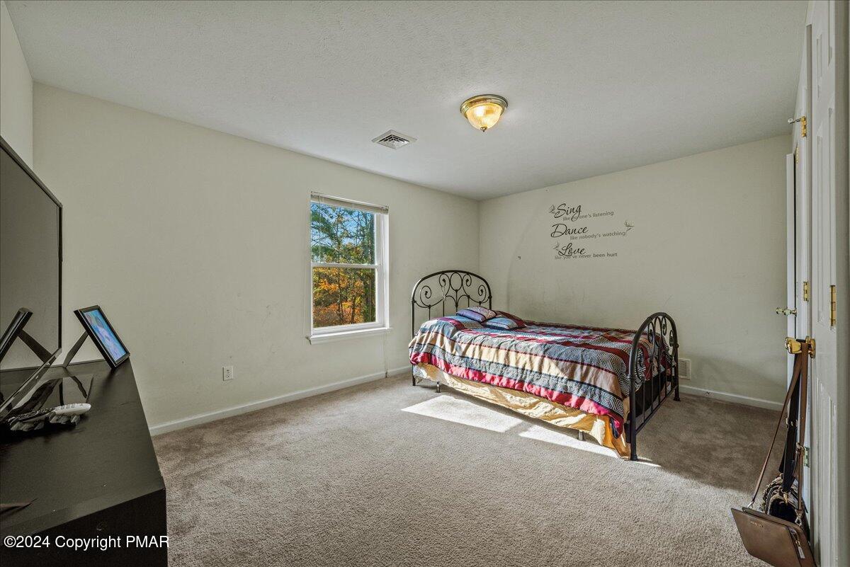 1042 Clover Road, Long Pond, Pennsylvania image 17