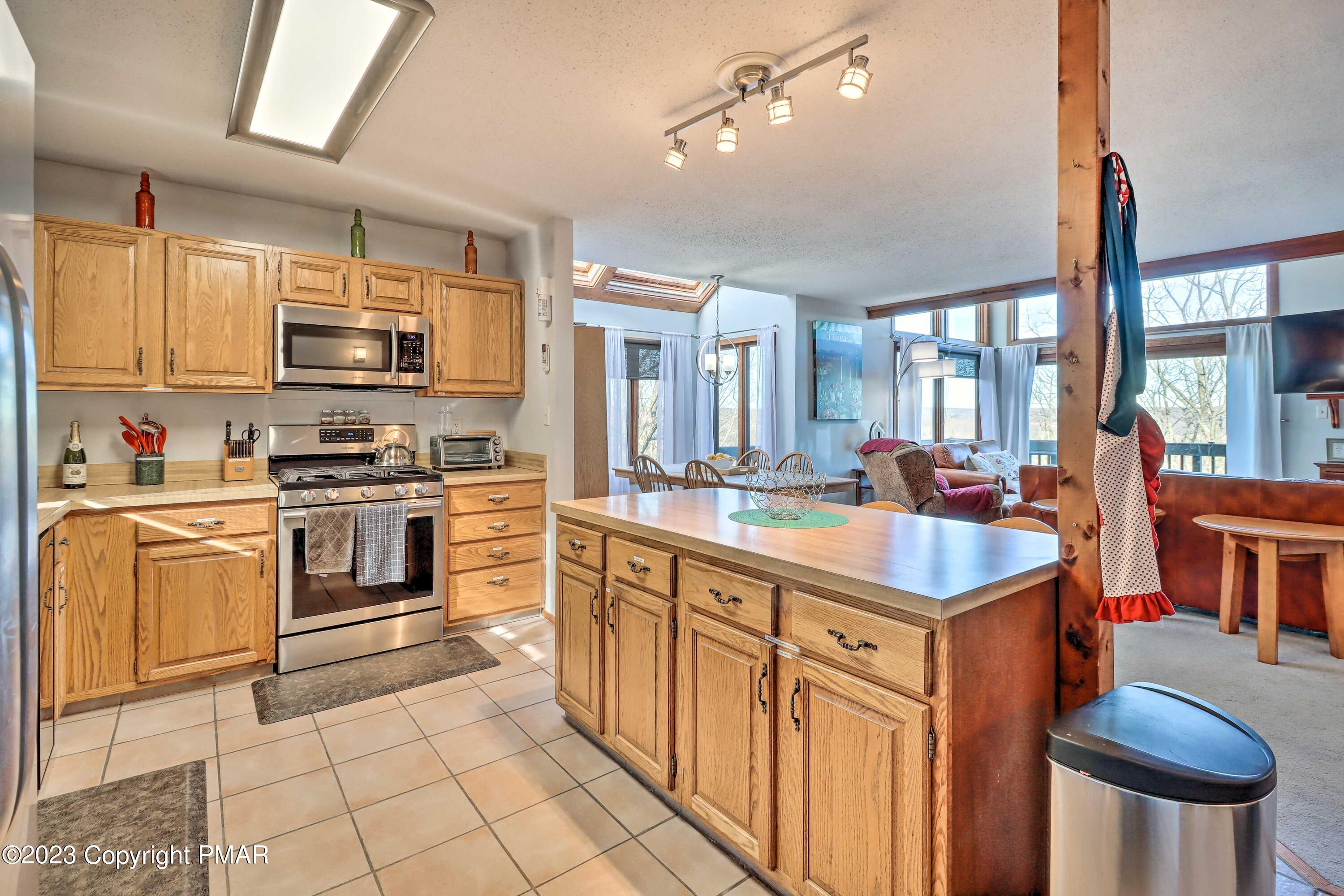 296 Overlook Way, Tannersville, Pennsylvania image 3