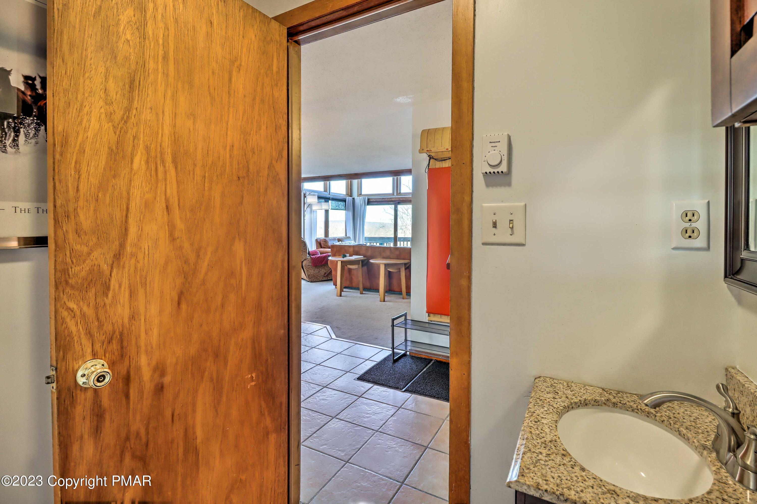 296 Overlook Way, Tannersville, Pennsylvania image 5