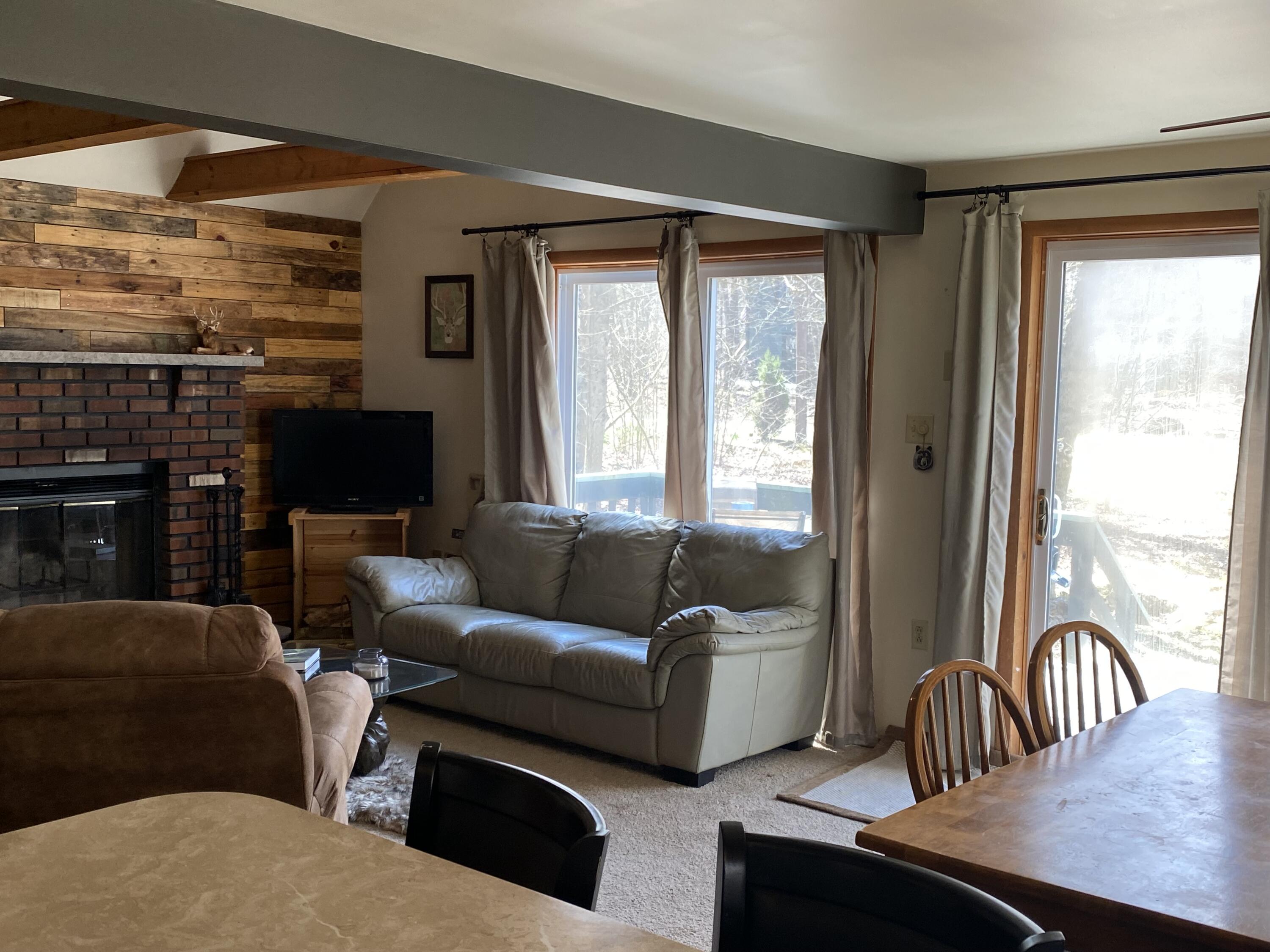 7117 Winnebago Drive Dr, Pocono Lake, Pennsylvania image 12