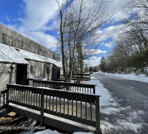 Townhouse For Sale - 183 Upper Village Way<br/> Tannersville, PA 18372