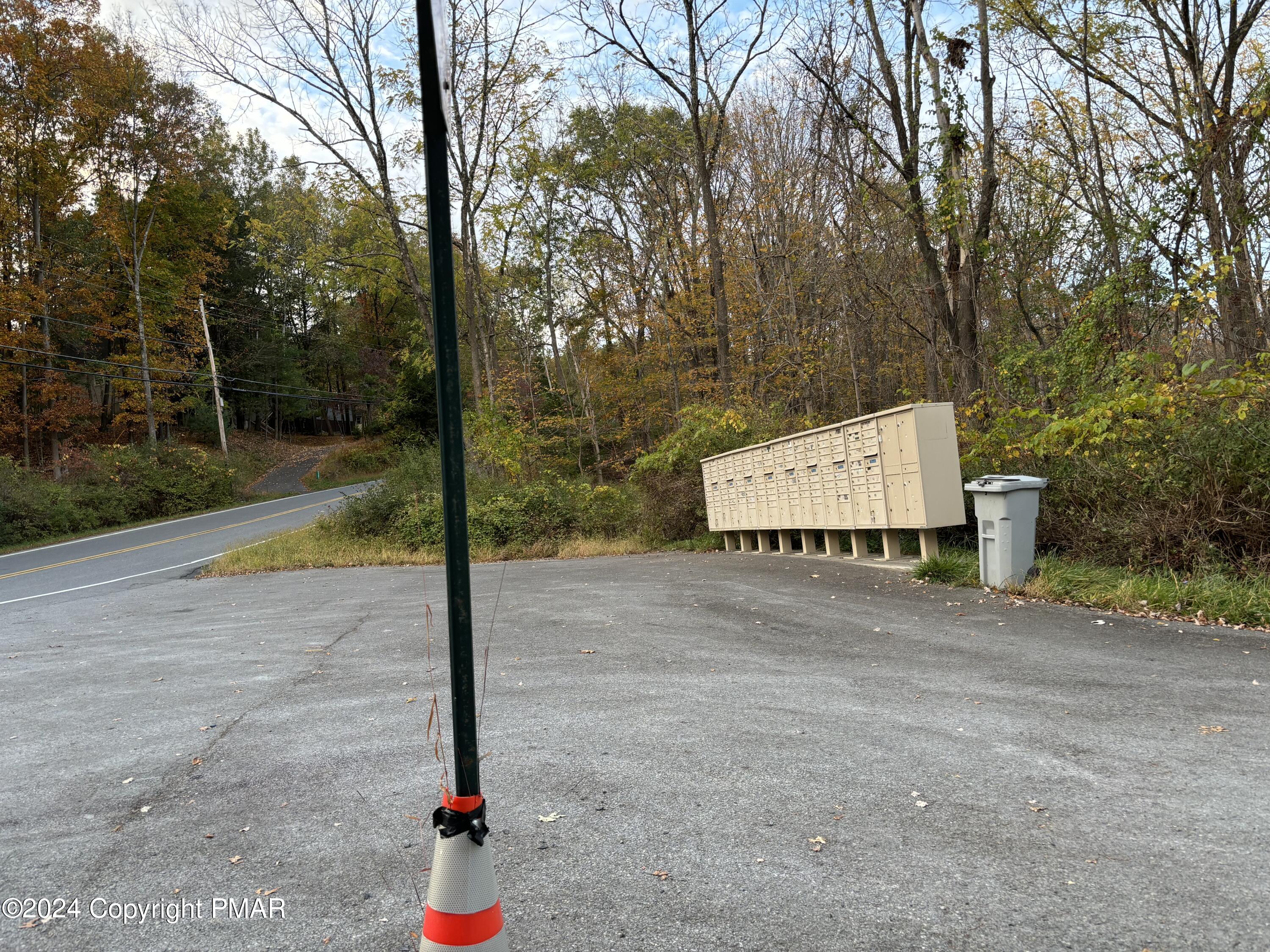 Stony Hollow Circle, Bushkill, Pennsylvania image 11