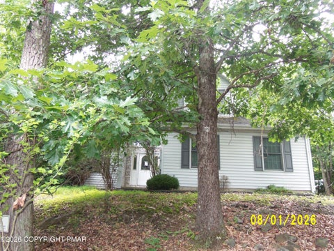 Homes For Sale - 5244 Hilltop Circle<br/> East Stroudsburg, PA 18301