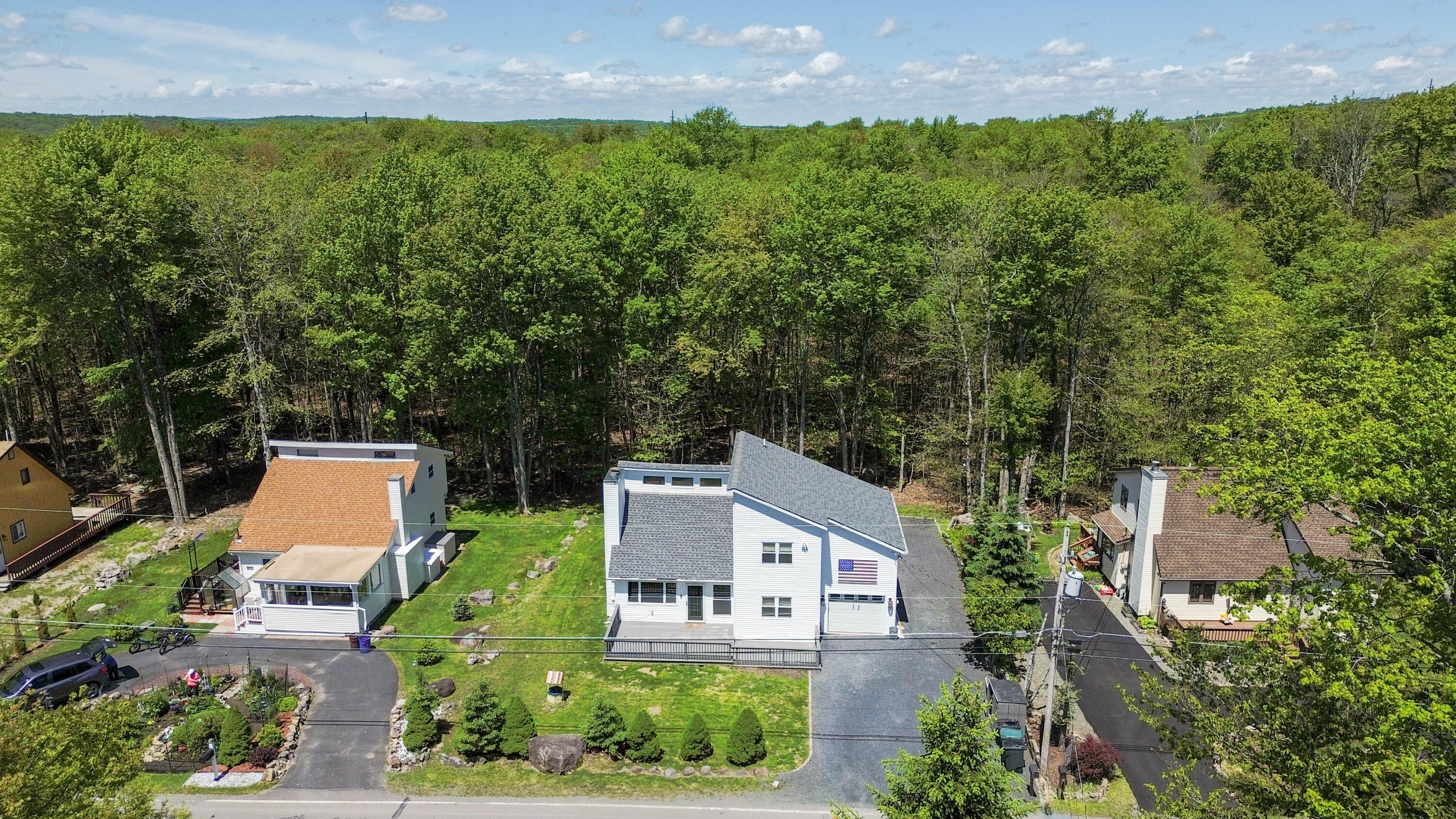973 Country Place Drive, Tobyhanna, Pennsylvania image 1