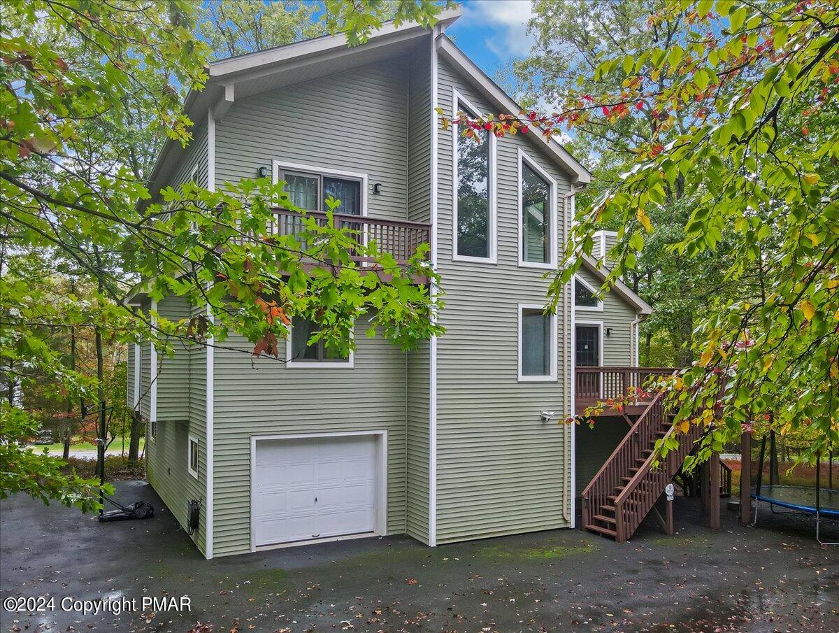 3233 Windermere Drive, Bushkill, Pennsylvania image 2